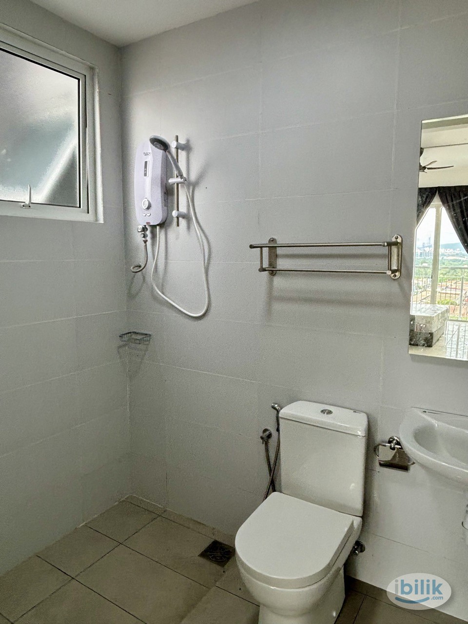 Nice room at Nadayu! Room attached PRIVATE BATHROOM‼️NEAR HELP UNI✅Premium ⭐️ Master Room Fully Furnished @ NEW Aircond  - Image 3