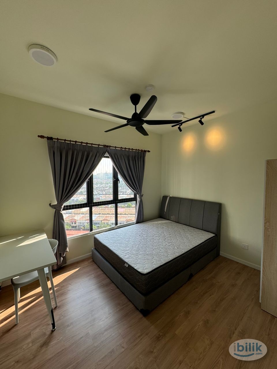 🔥Dian Residence, Seksyen 13 Master Room attached bathroom 🔥Fully Furnish NEW Aircond Wardrobe Table Chair Mattress - Image 1
