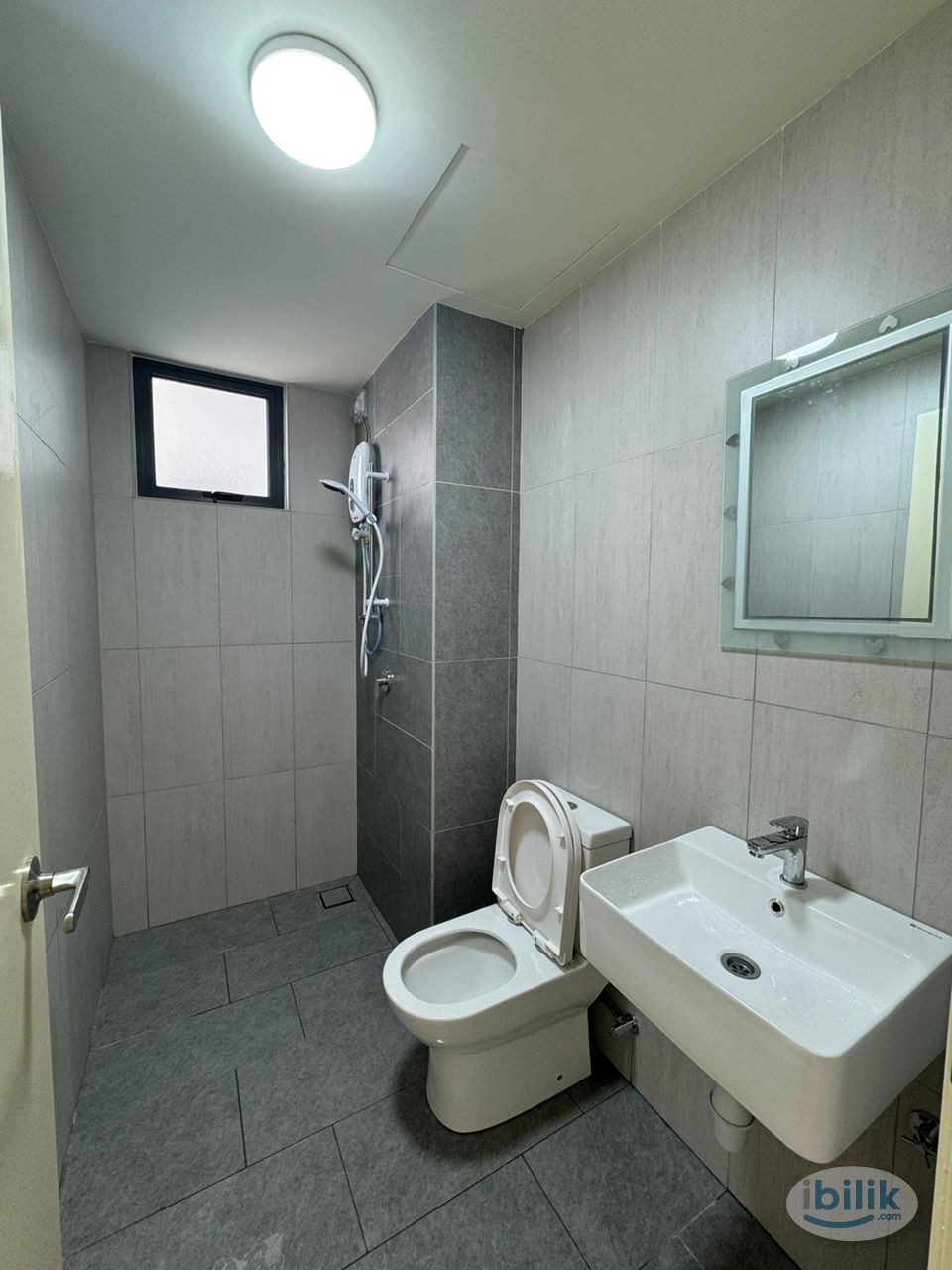 🔥Dian Residence, Seksyen 13 Master Room attached bathroom 🔥Fully Furnish NEW Aircond Wardrobe Table Chair Mattress - Image 3