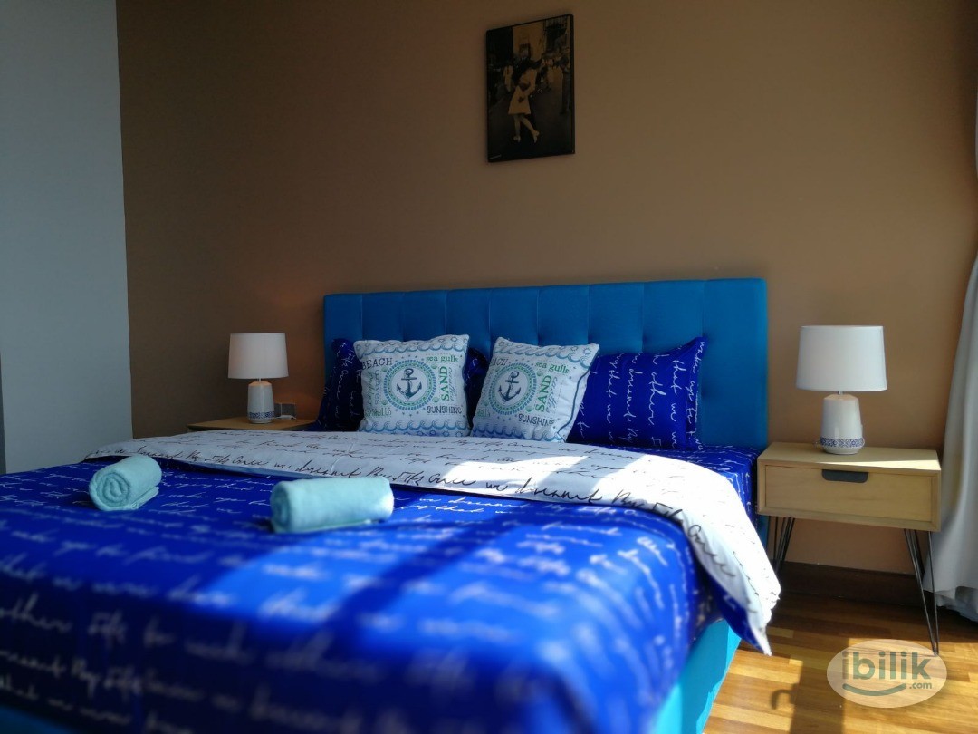 MASTERBEDROOM WITH PRIVATE BATHROOM AND BATHTUB @ NEAR CIQ - Image 2