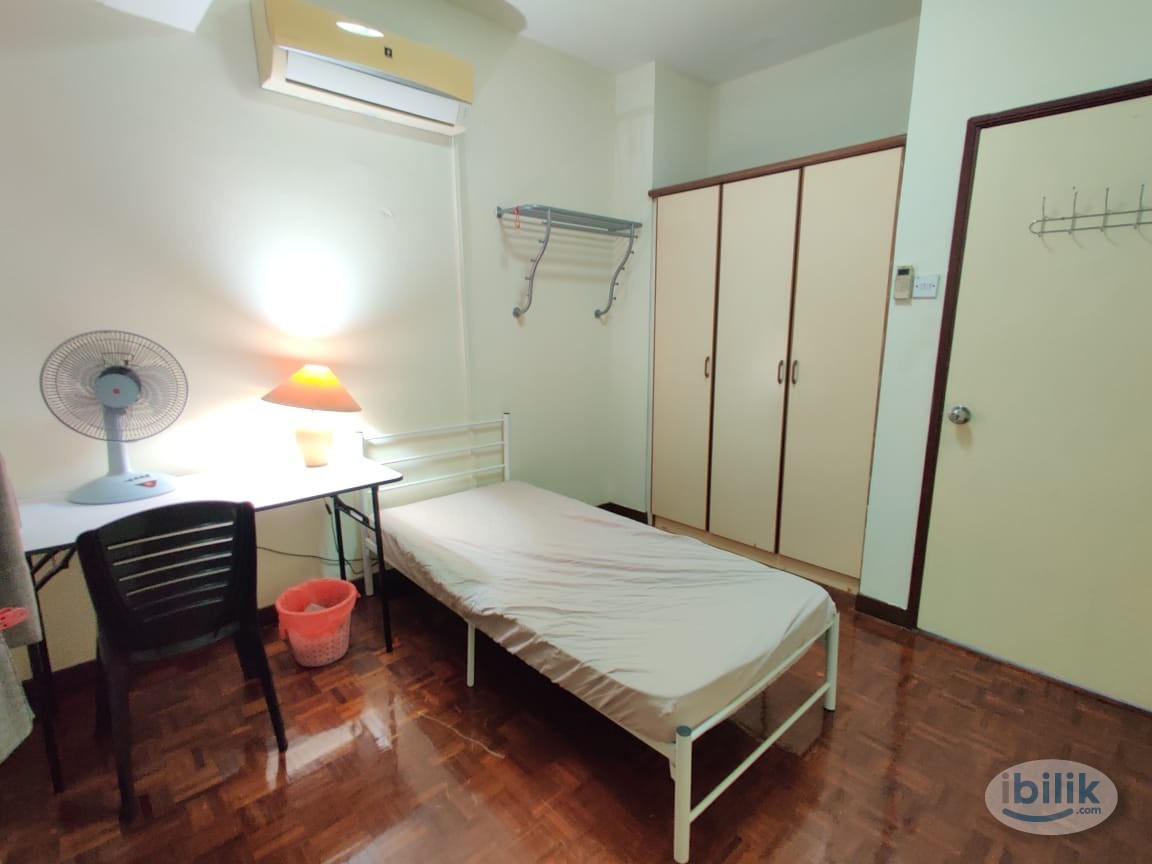 Middle Room@Condo, Ampang, Bus stop, LRT. Easy access to highways. Aircon. WIFI - Image 1
