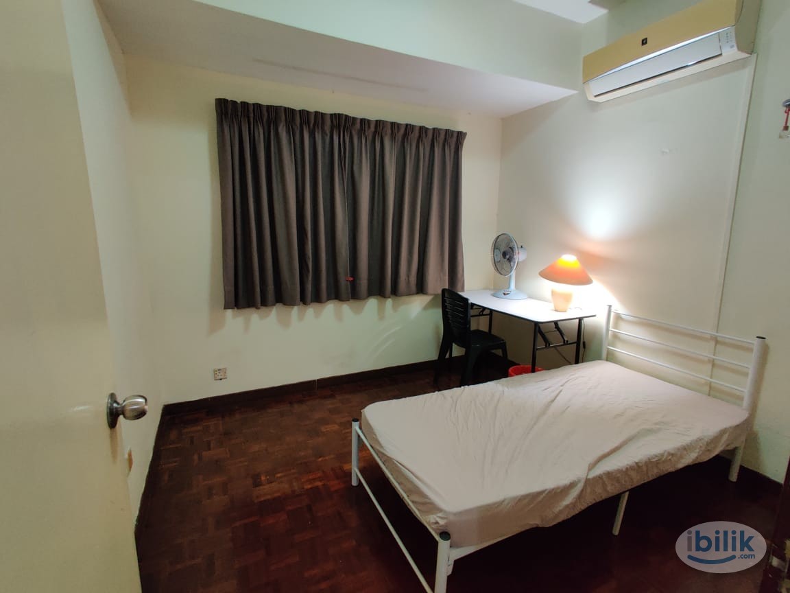 Middle Room@Condo, Ampang, Bus stop, LRT. Easy access to highways. Aircon. WIFI - Image 2