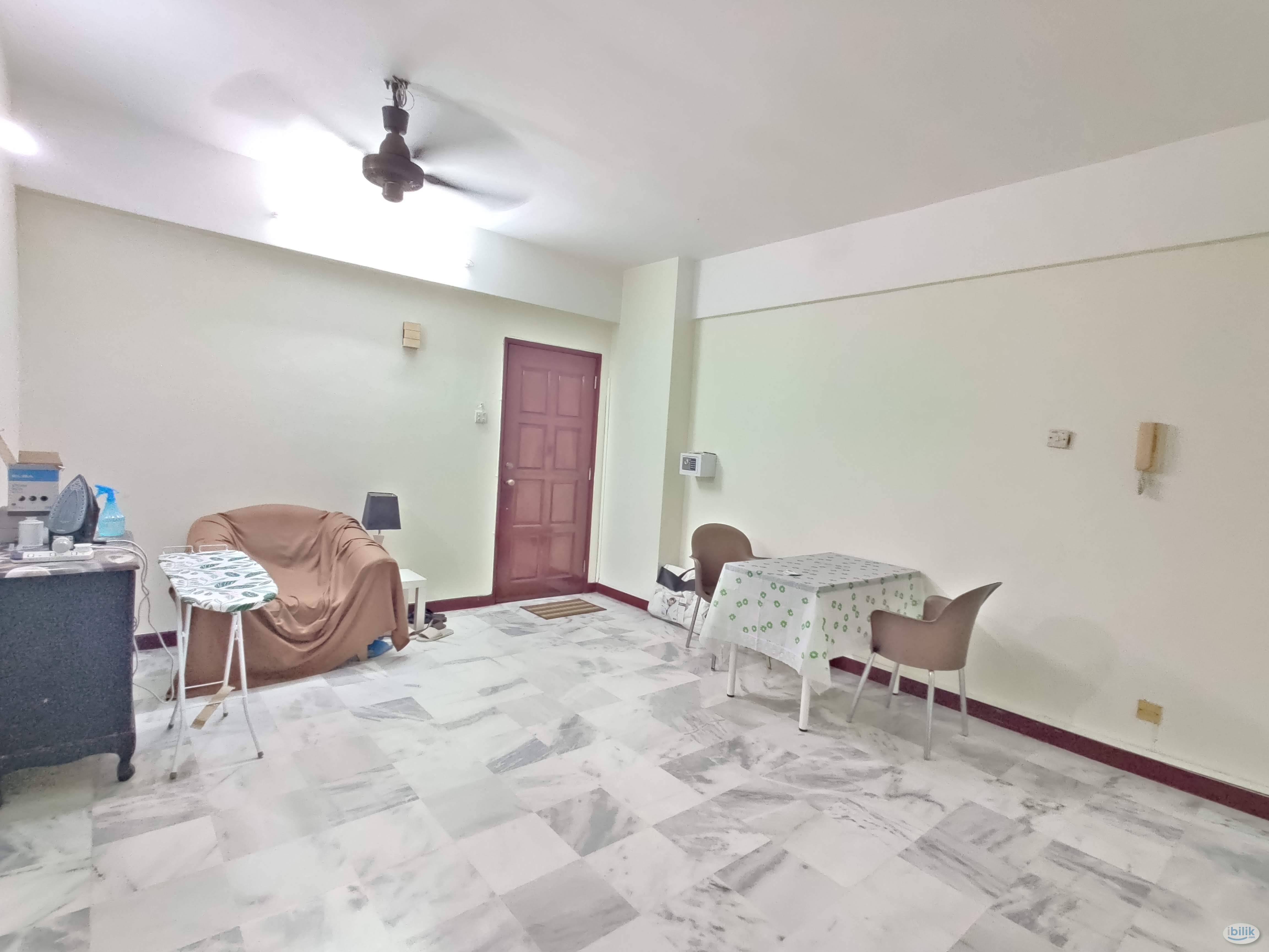 Middle Room@Condo, Ampang, Bus stop, LRT. Easy access to highways. Aircon. WIFI - Image 4