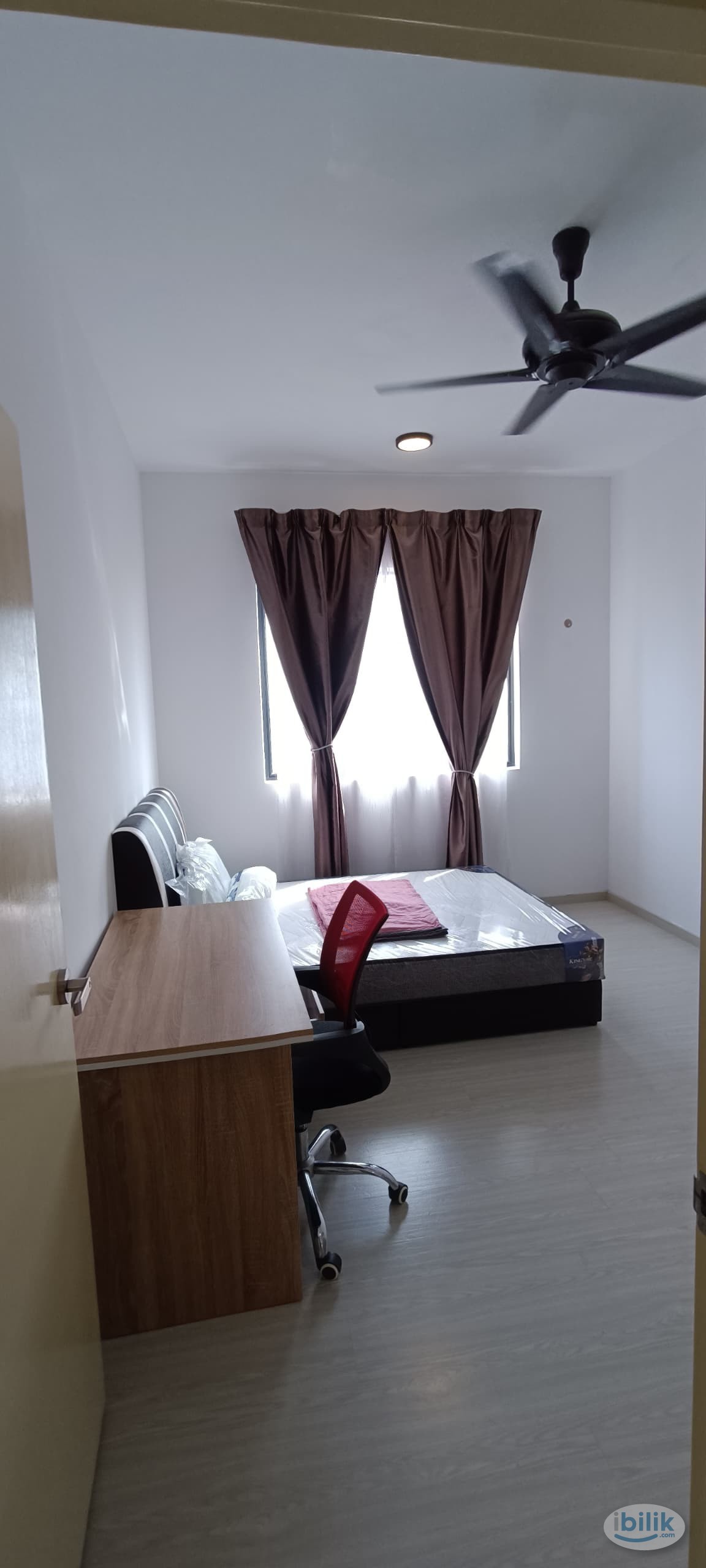[No Partition]Hamilton Master Room for Rent[3mins walk to LRT Kelana Jaya line] - Image 1