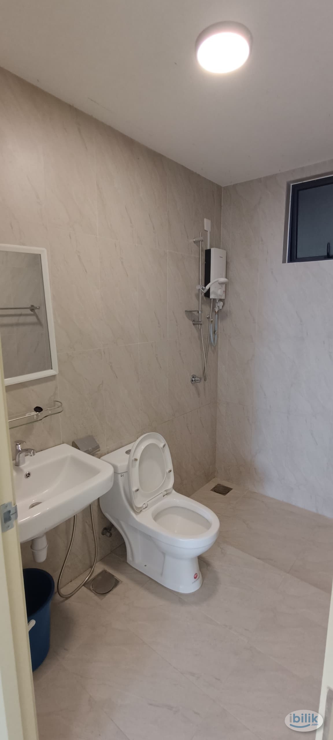 [No Partition]Hamilton Master Room for Rent[3mins walk to LRT Kelana Jaya line] - Image 2