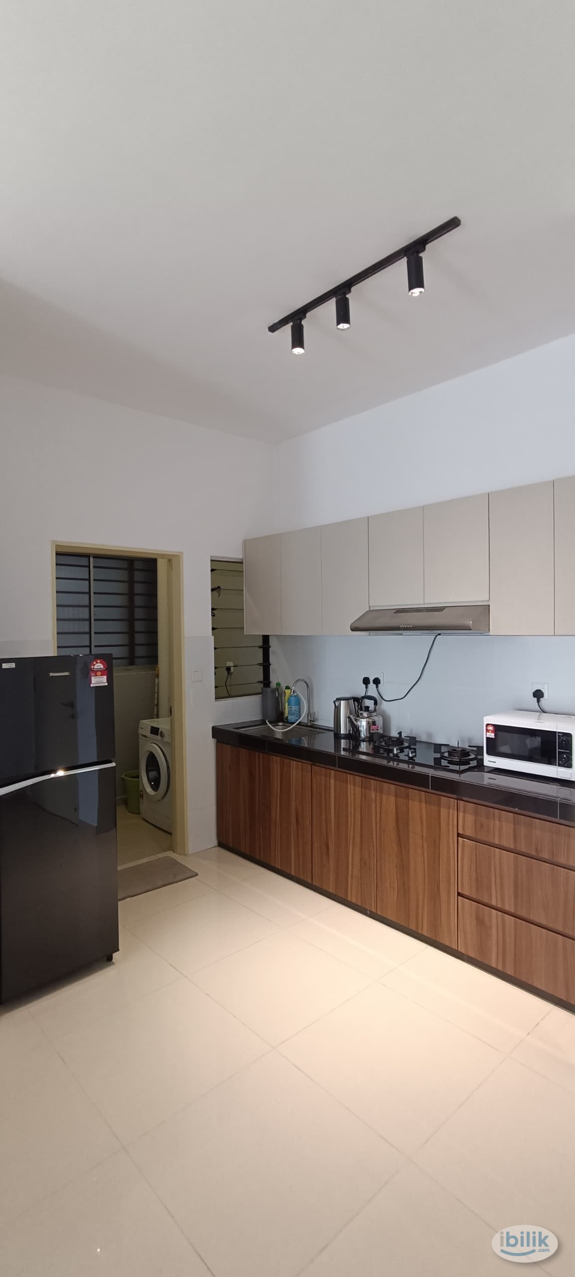 [No Partition]Hamilton Master Room for Rent[3mins walk to LRT Kelana Jaya line] - Image 3