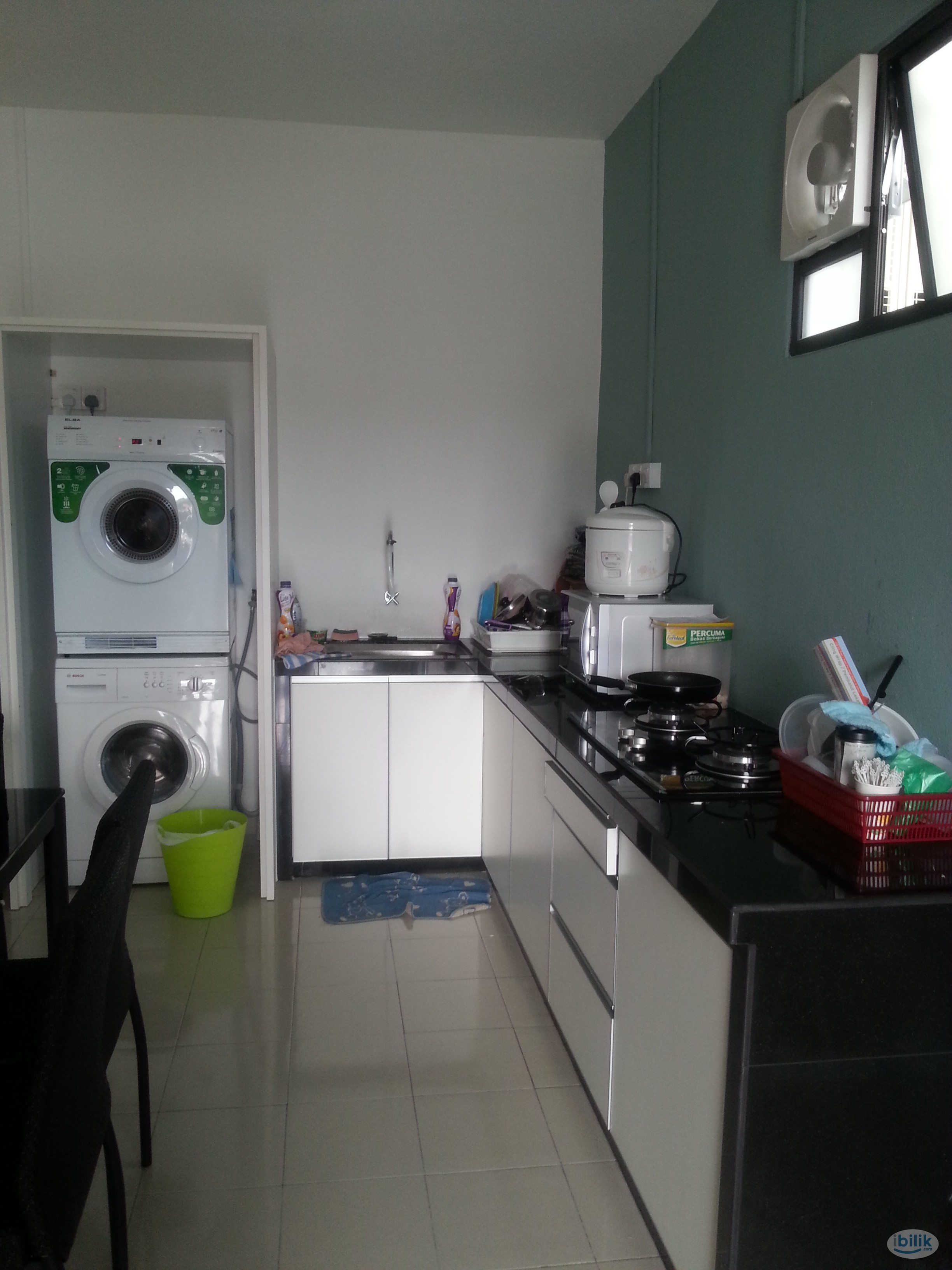 Room with private bathroom in Georgetown with utilities and weekly cleaning services included - Image 5