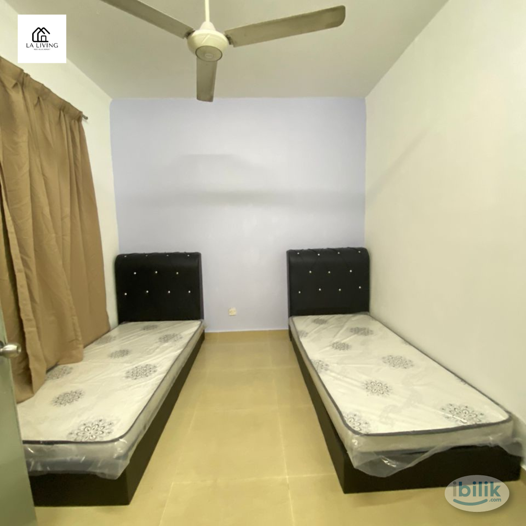 Middle Room at Bandar Sunway, Petaling Jaya - Image 1