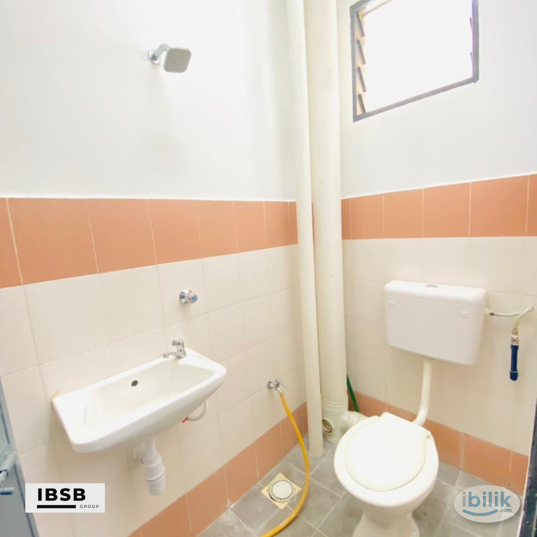 Middle Room at Bandar Sunway, Petaling Jaya - Image 3