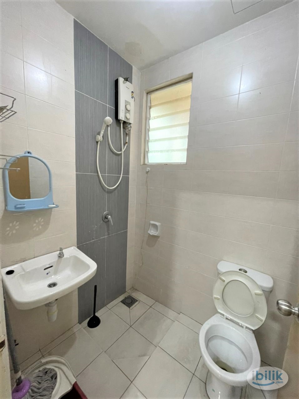 Middle Partitioned Room [Include Wifi n Water] Impian Meridian Usj 1 near Sunway South Quay - Image 3