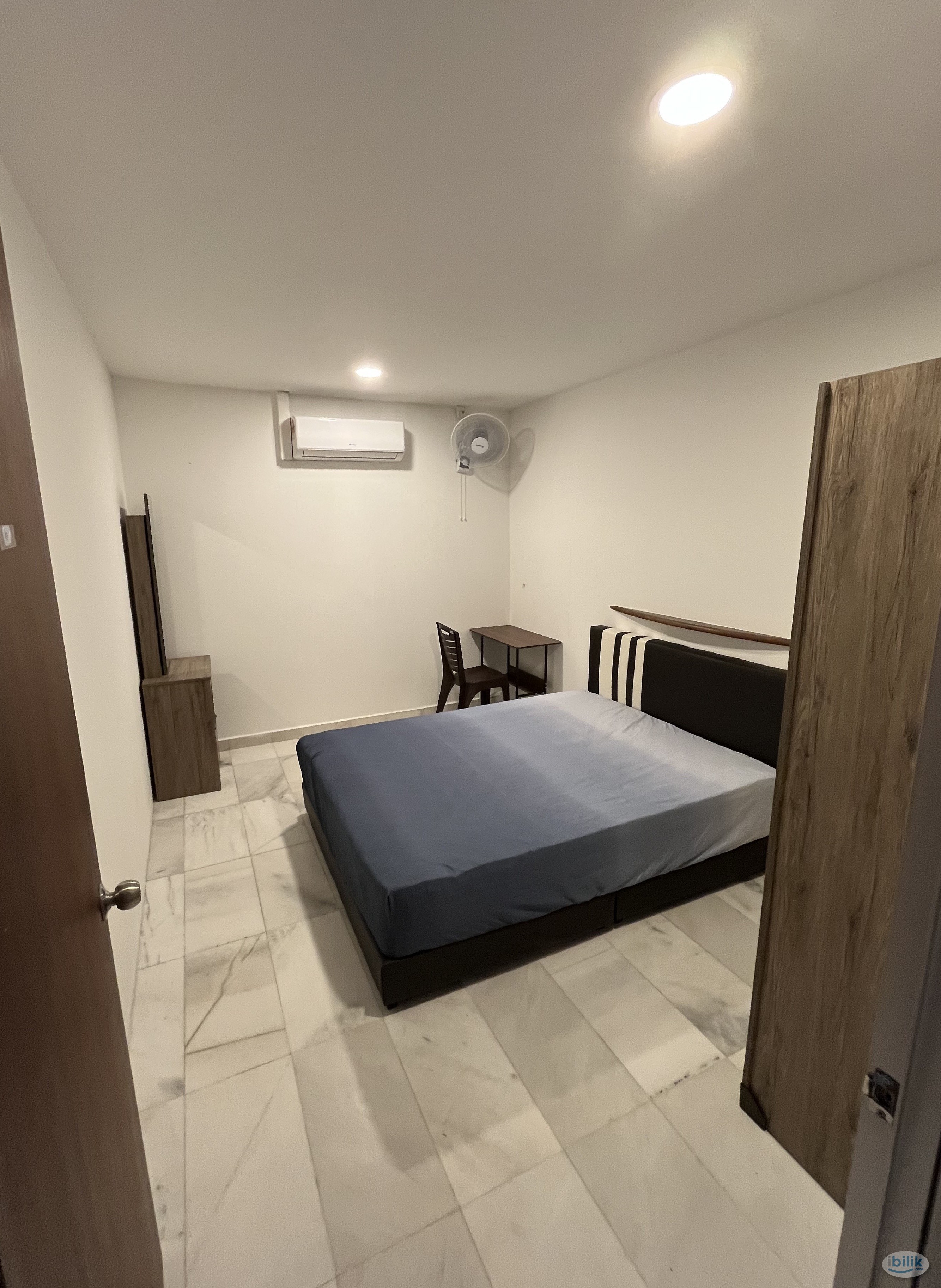 Middle Room at Aloha Towers, Johor Bahru - Image 1