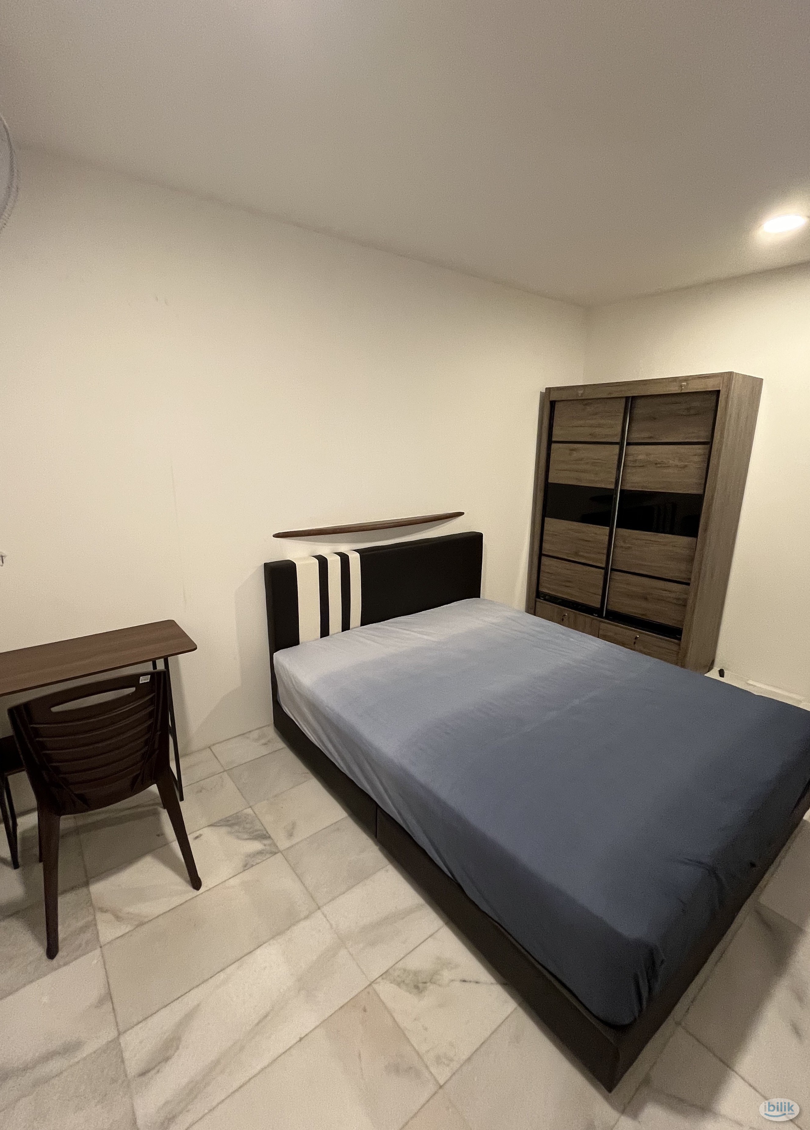 Middle Room at Aloha Towers, Johor Bahru - Image 2