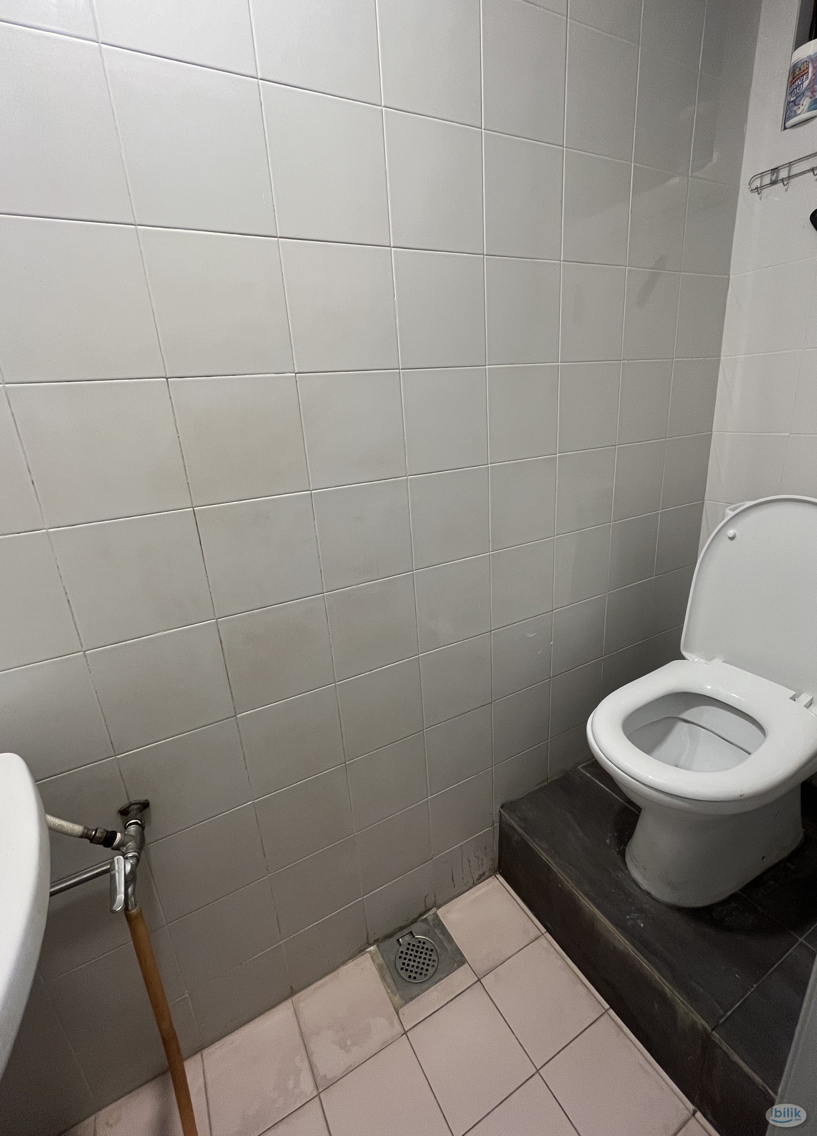 Middle Room at Aloha Towers, Johor Bahru - Image 3