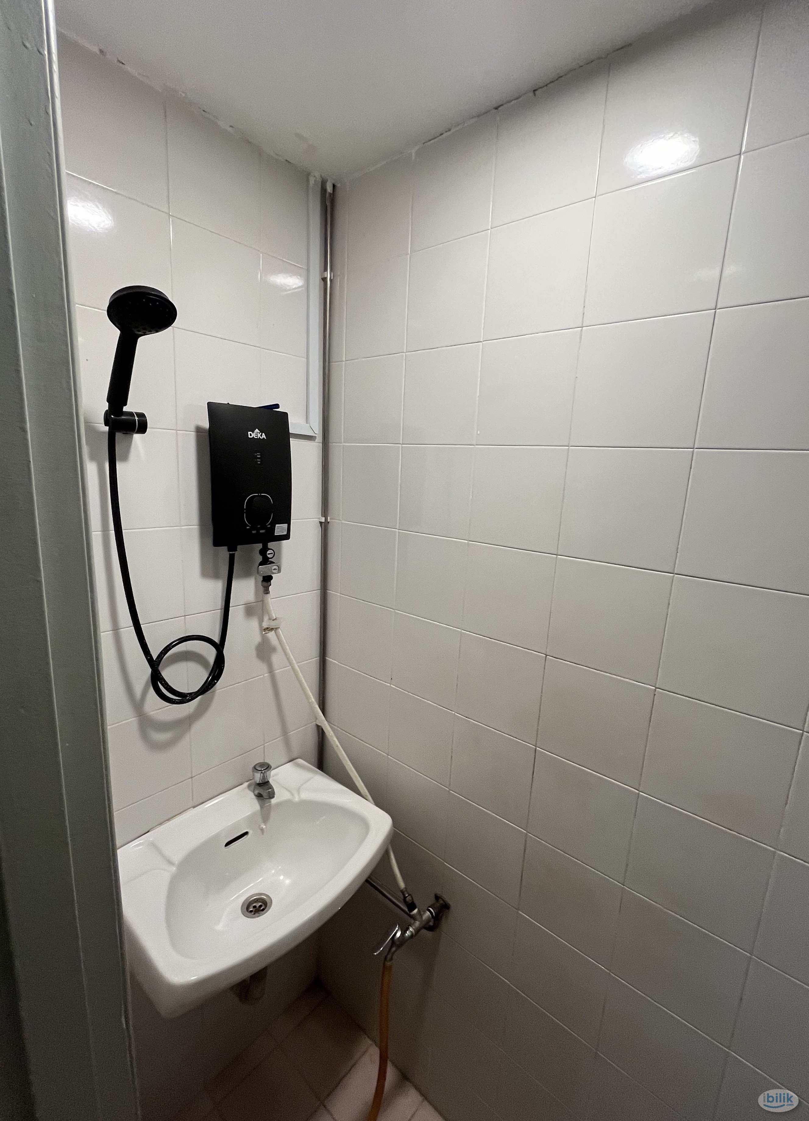 Middle Room at Aloha Towers, Johor Bahru - Image 4