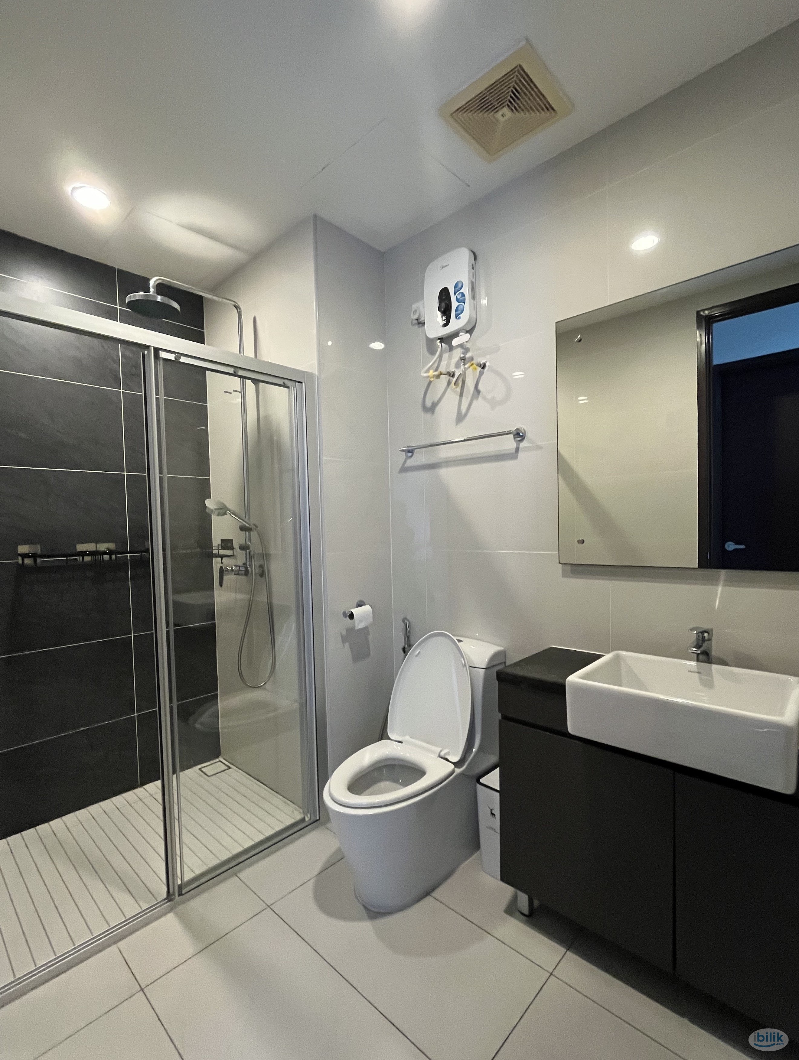 Danga Bay Stunning Full Seaview Balcony Room - Image 5
