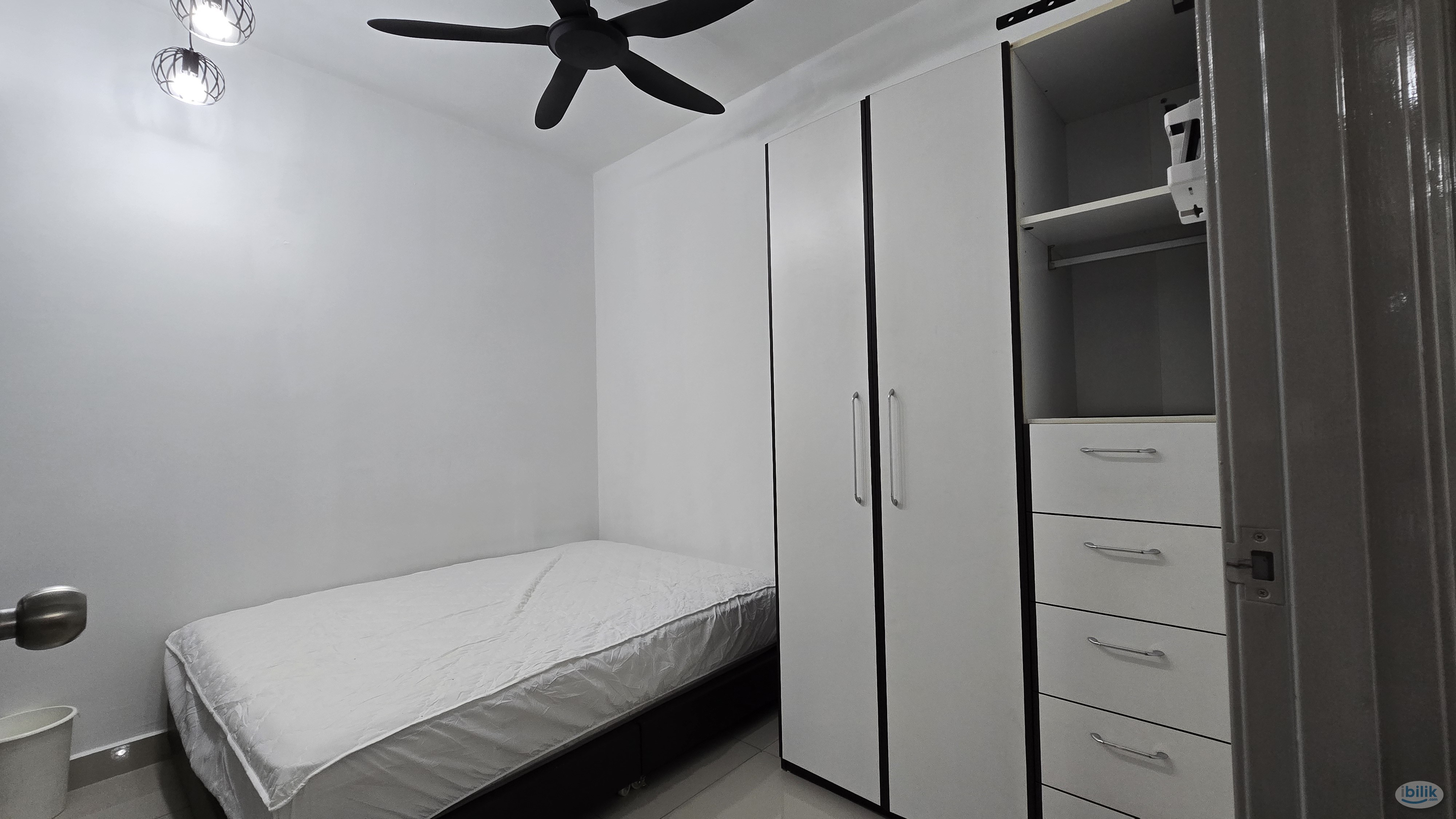 Middle Room at DK Senza, Bandar Sunway (Next To Taylor's University) - Image 1