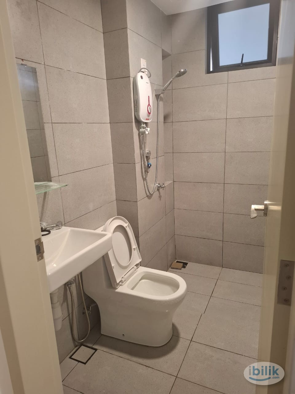 Middle Room at Bandar Cassia, Simpang Ampat - Image 2