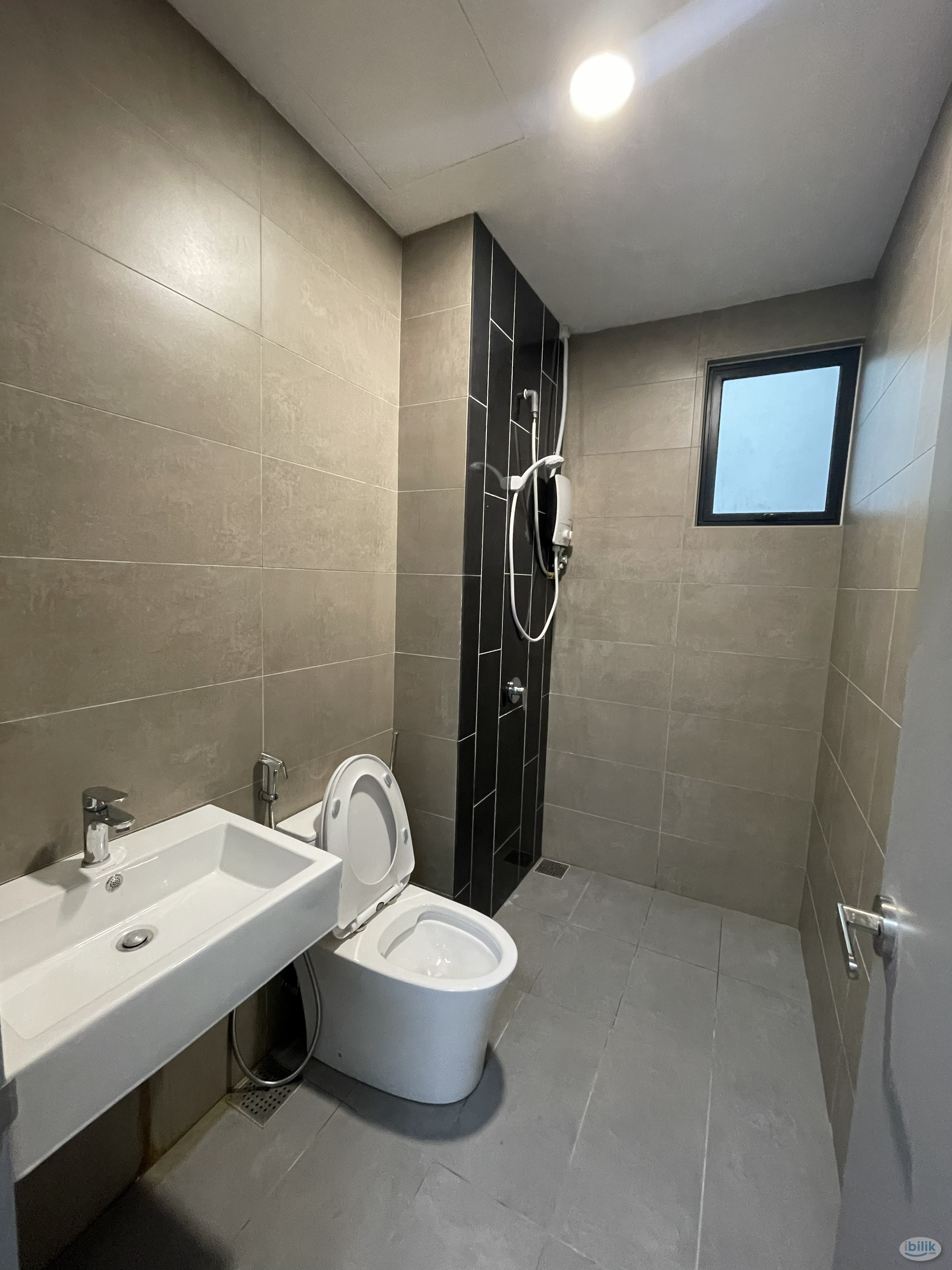 Master Room at 99 Residence, Taman Wahyu - Image 4