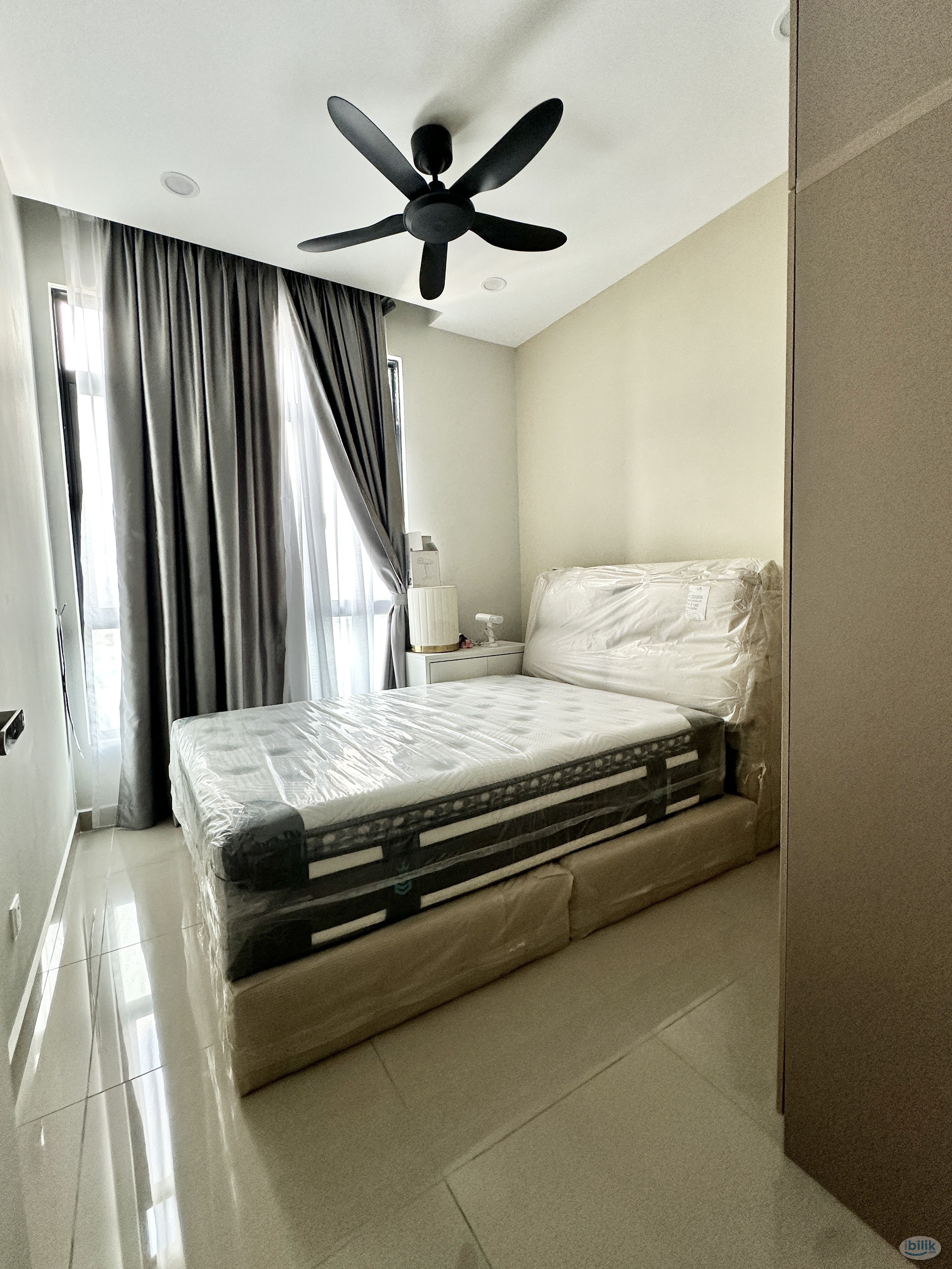 Middle Room at 99 Residence, Taman Wahyu - Image 5