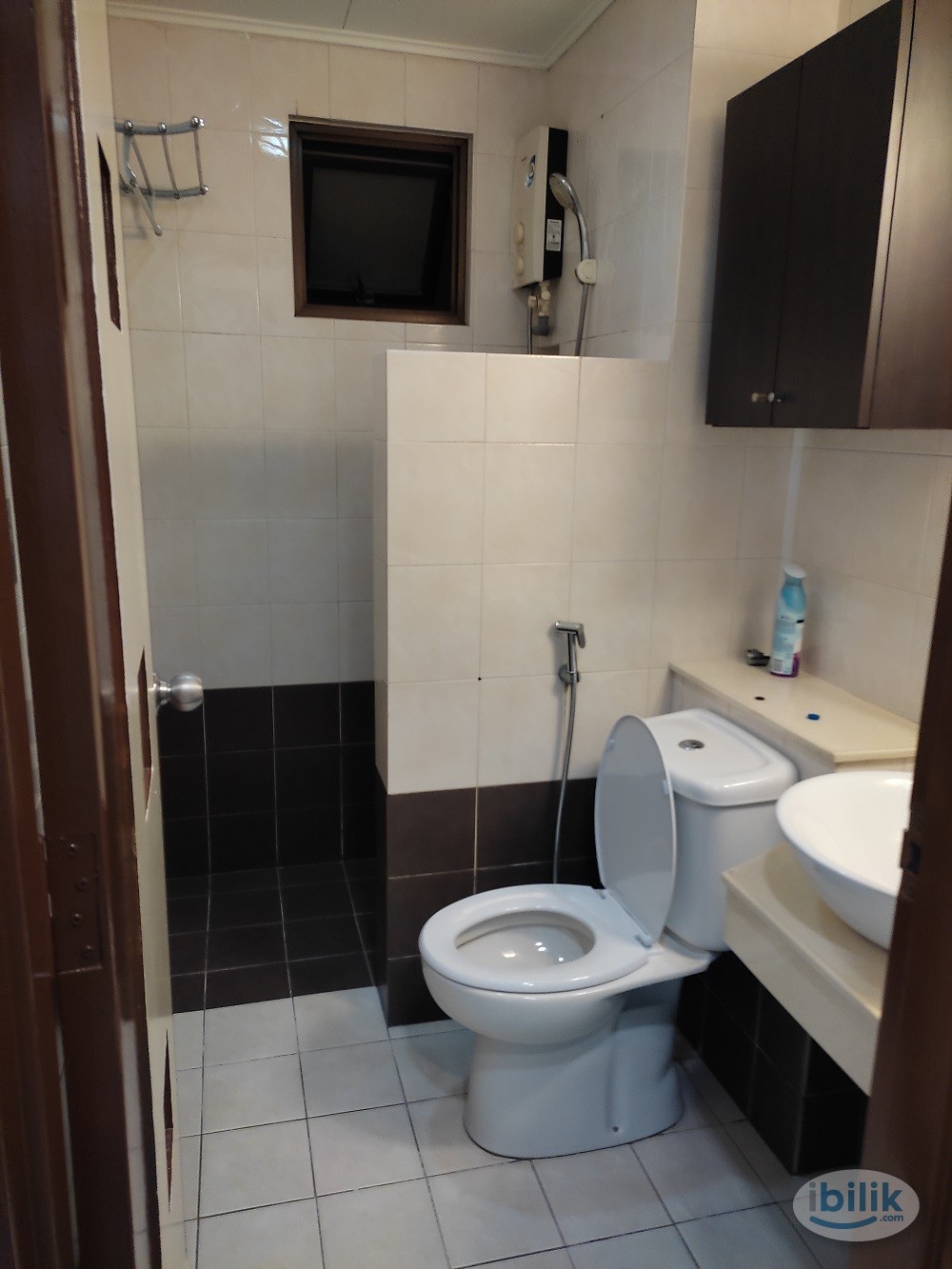 Master Room at Casa kiara 1, near Kiara 163, 1MK, arcoris, Gateway Kiaramas, Mont Kiara - Image 1