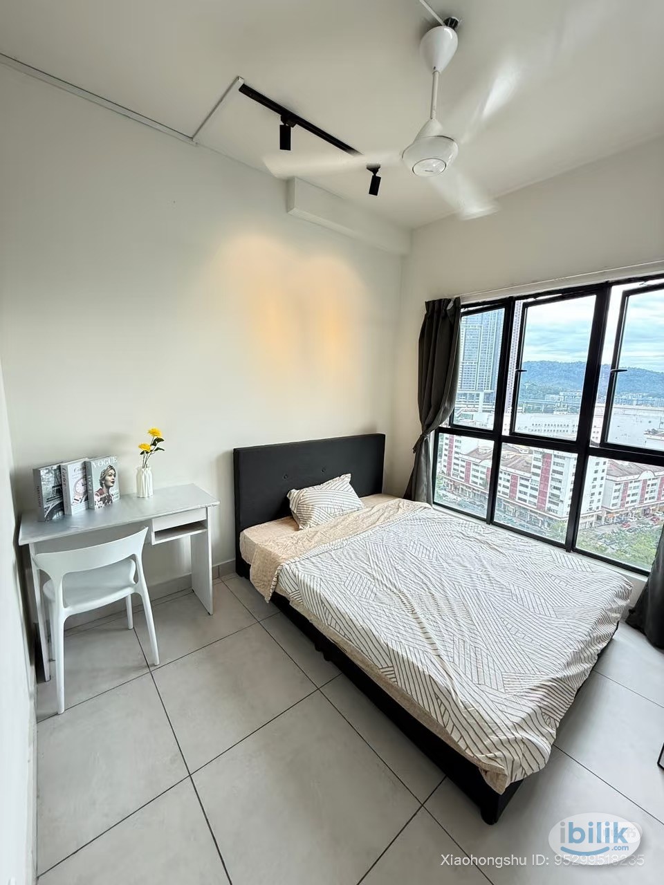 Majestic Maxim Middle Room - Image 1