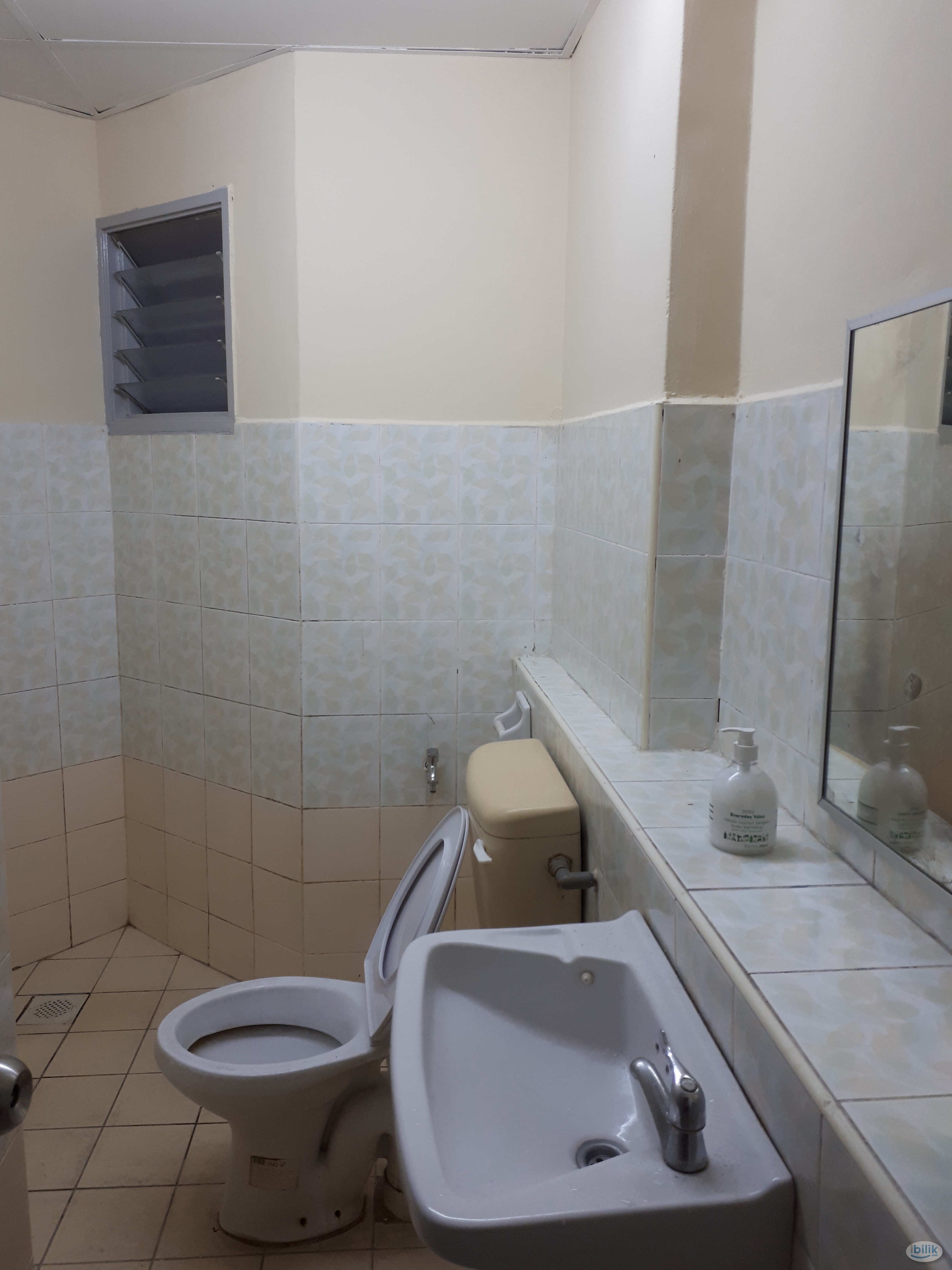 Middle Room at Menara Menjalara, Bandar Menjalara - Image 2