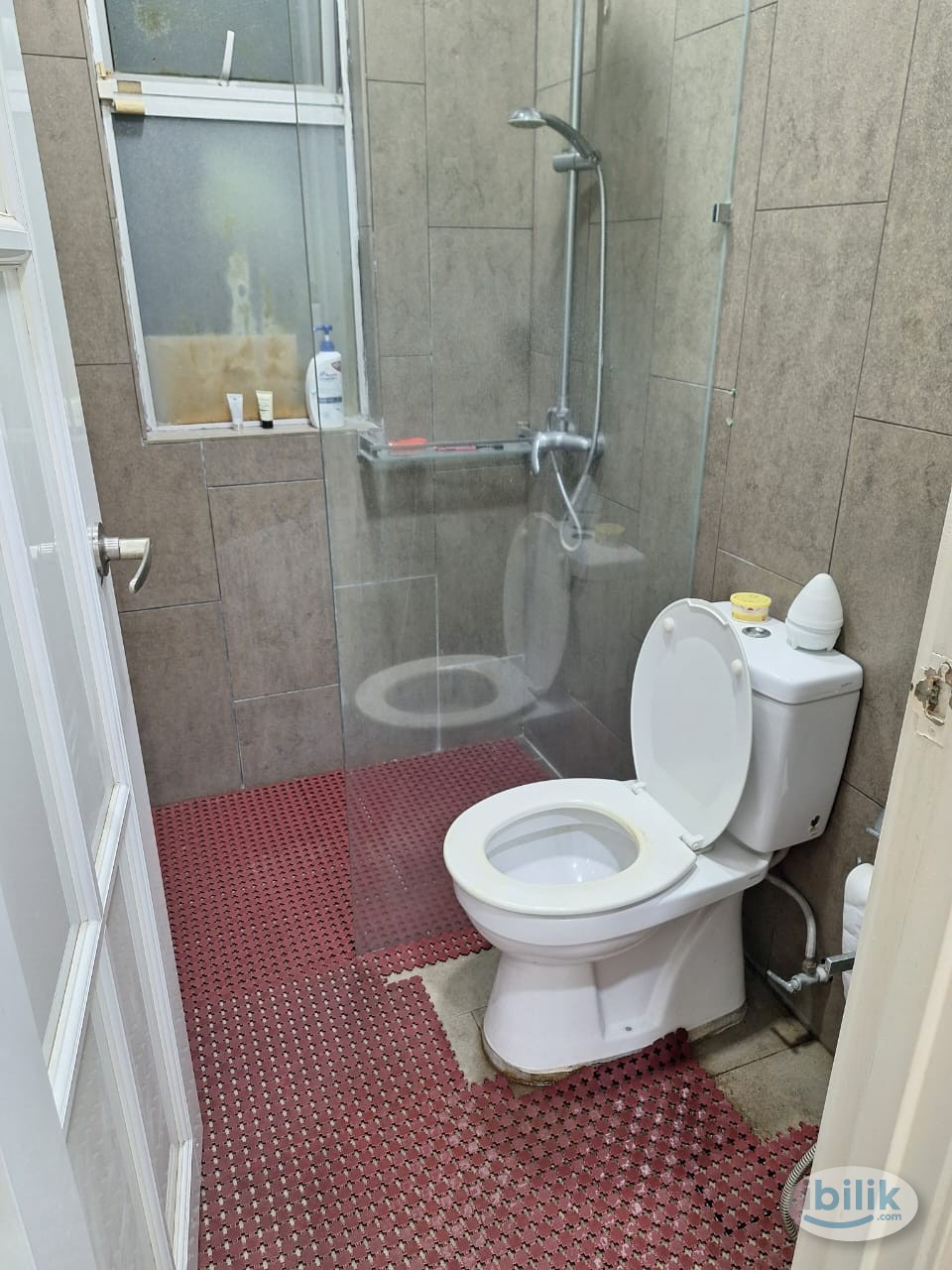 Master Room At Anggun Residence - Image 2