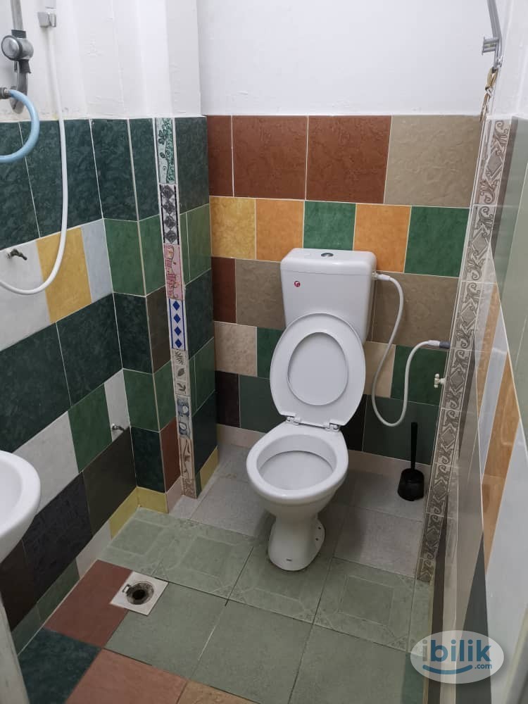 Middle Room at Bandar Sunway - Image 3