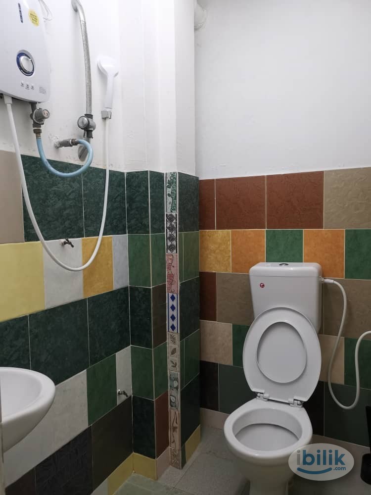 Middle Room at Bandar Sunway - Image 4