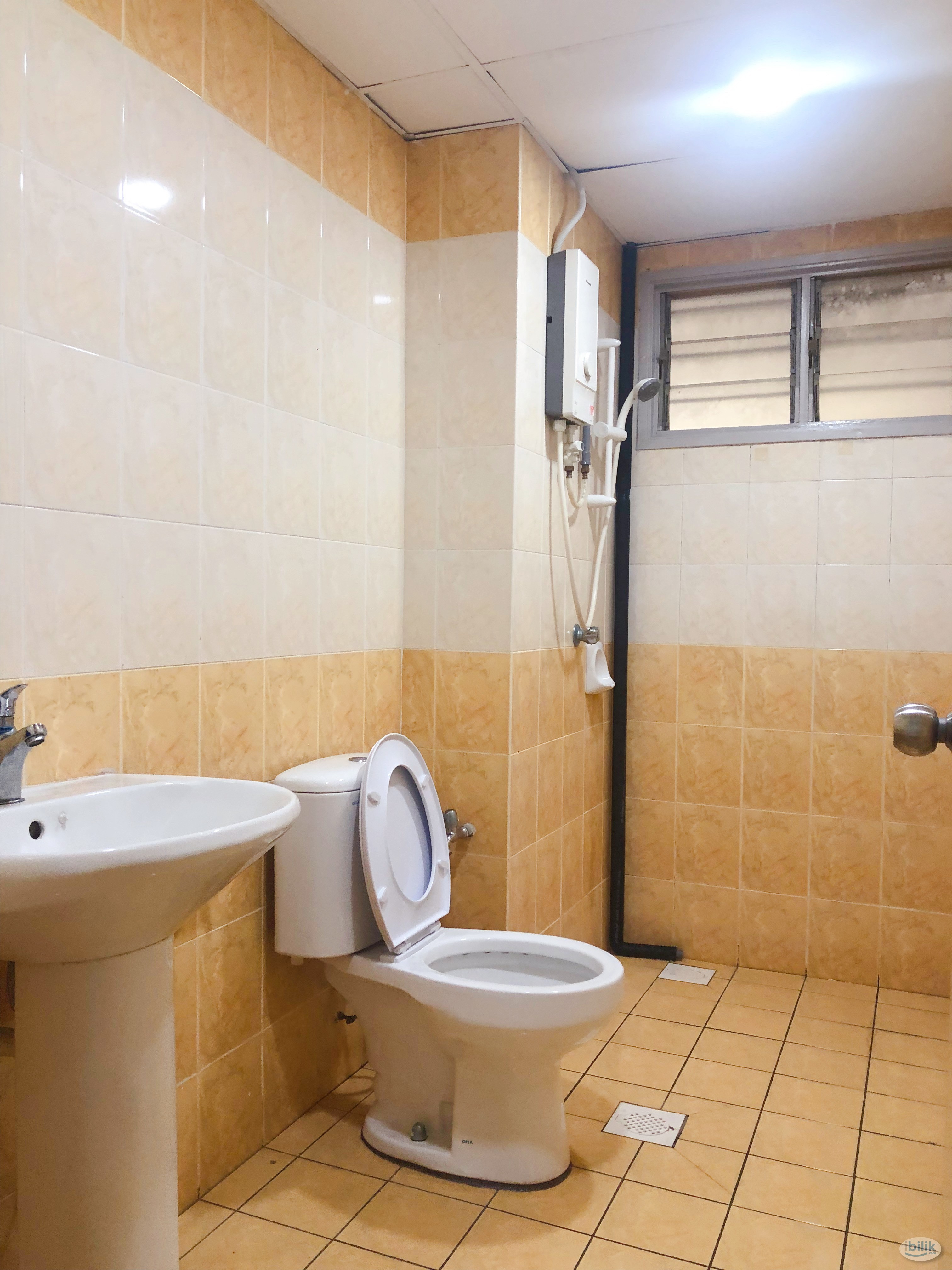 ✨Affordable Fully Furnished Single Room ✨ @ Sri Jati 2, Special Promotion, New Aircond Wardrobe Table Chair Mattress - Image 3