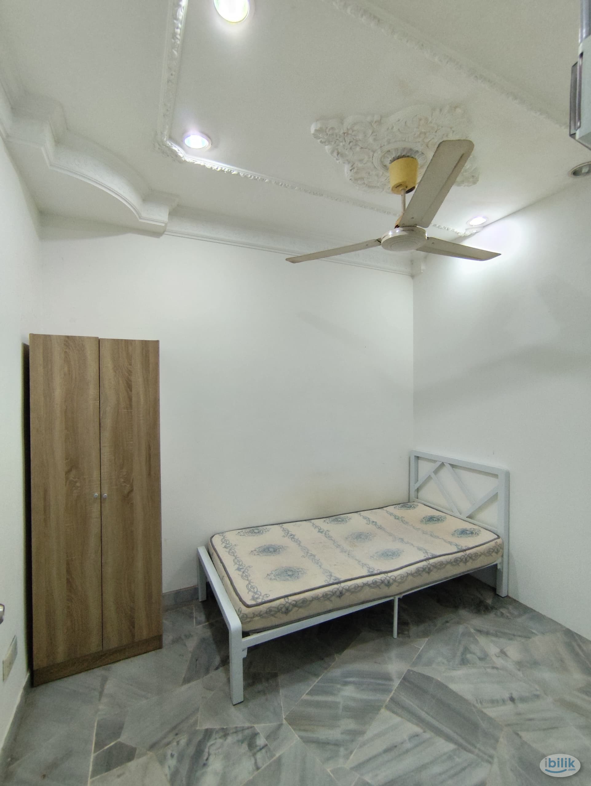 🏠 Single Big Room, Walking distance to MRT Bandar Utama - Image 1