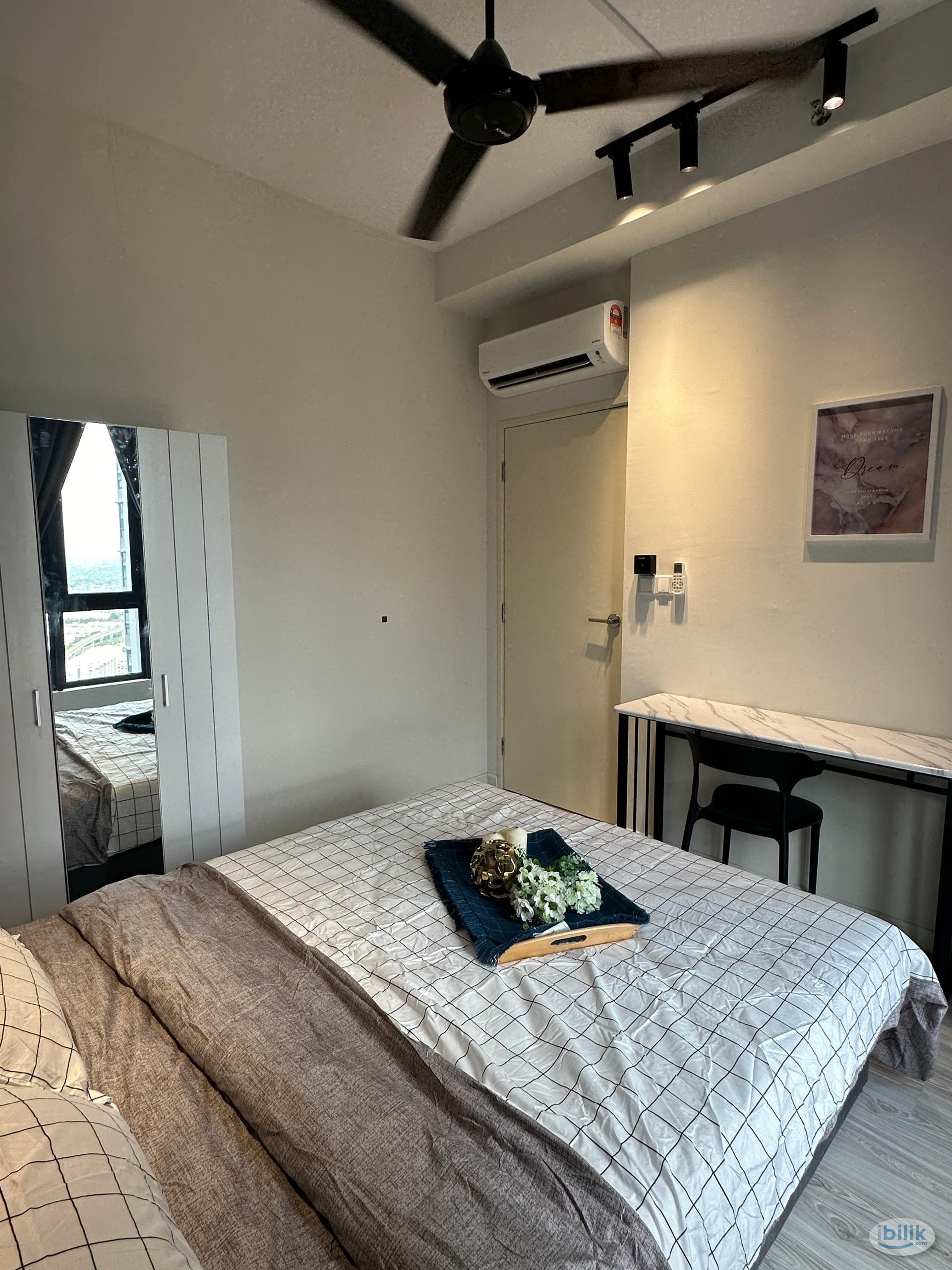 Master Room at Meta Residences Putra Permai, Seri Kembangan - Image 2
