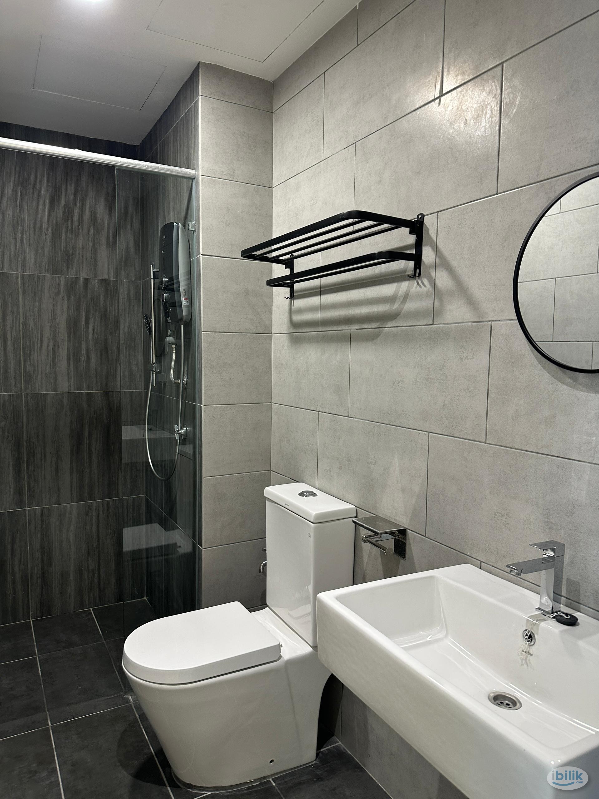 Master Room at Meta Residences Putra Permai, Seri Kembangan - Image 3