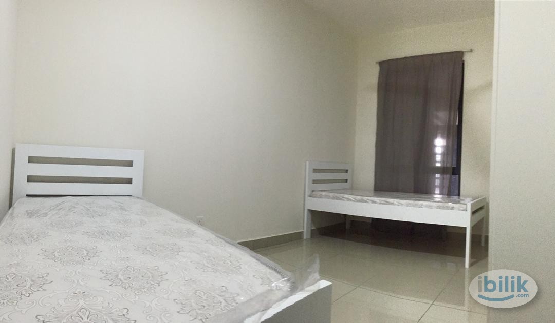 Girl Muslim | sharing | Middle Room at Selayang 18, Selayang | fully furnised | near BBS - Image 1