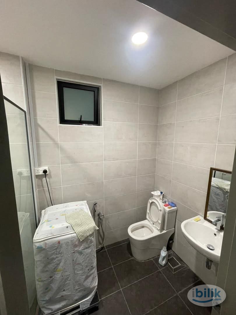 MRT LINK CONDO B11 Parkland Master Room for Male - Image 2