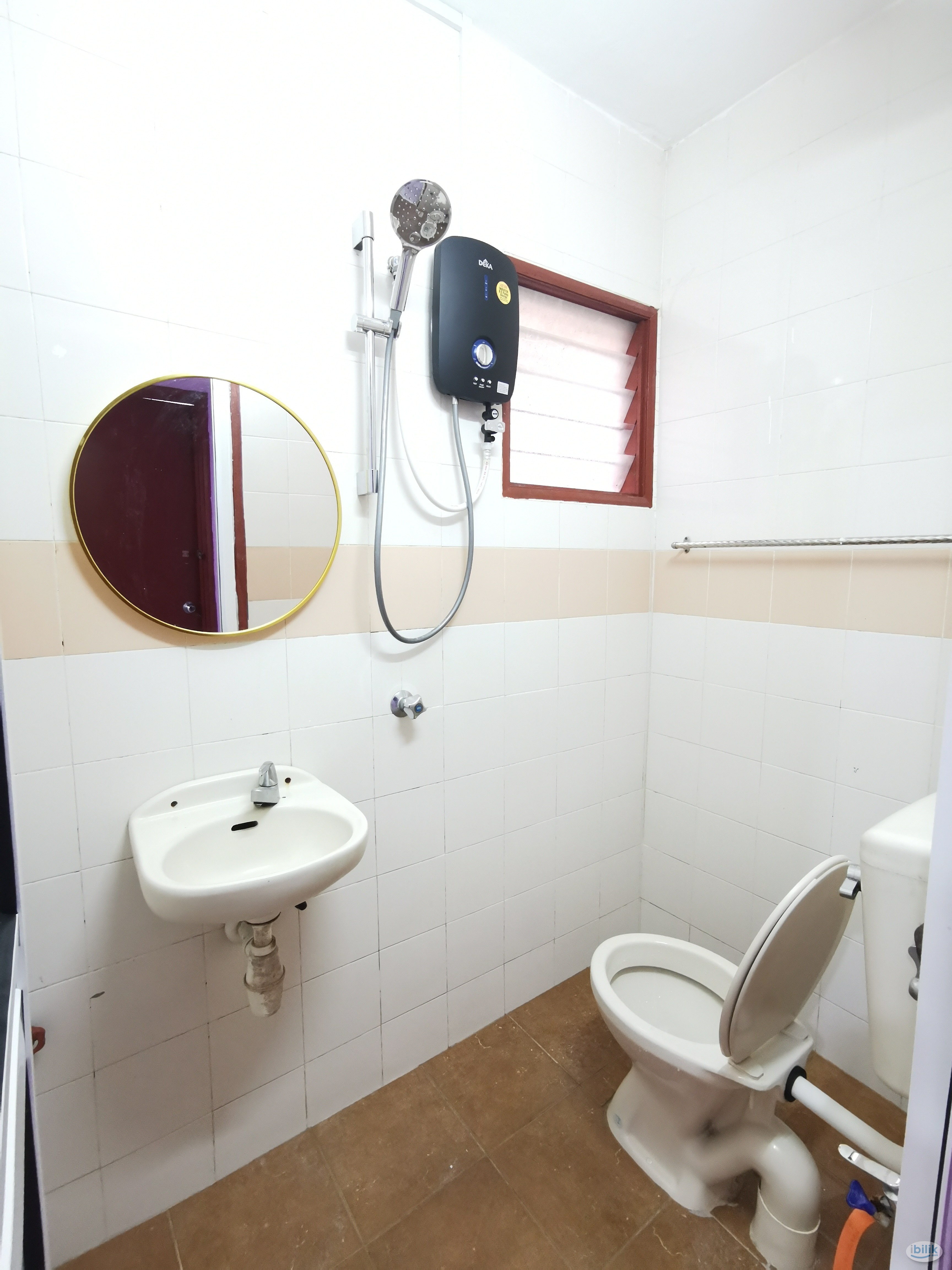 Balcony Room at Damai Apartment, Subang Bestari - Image 4
