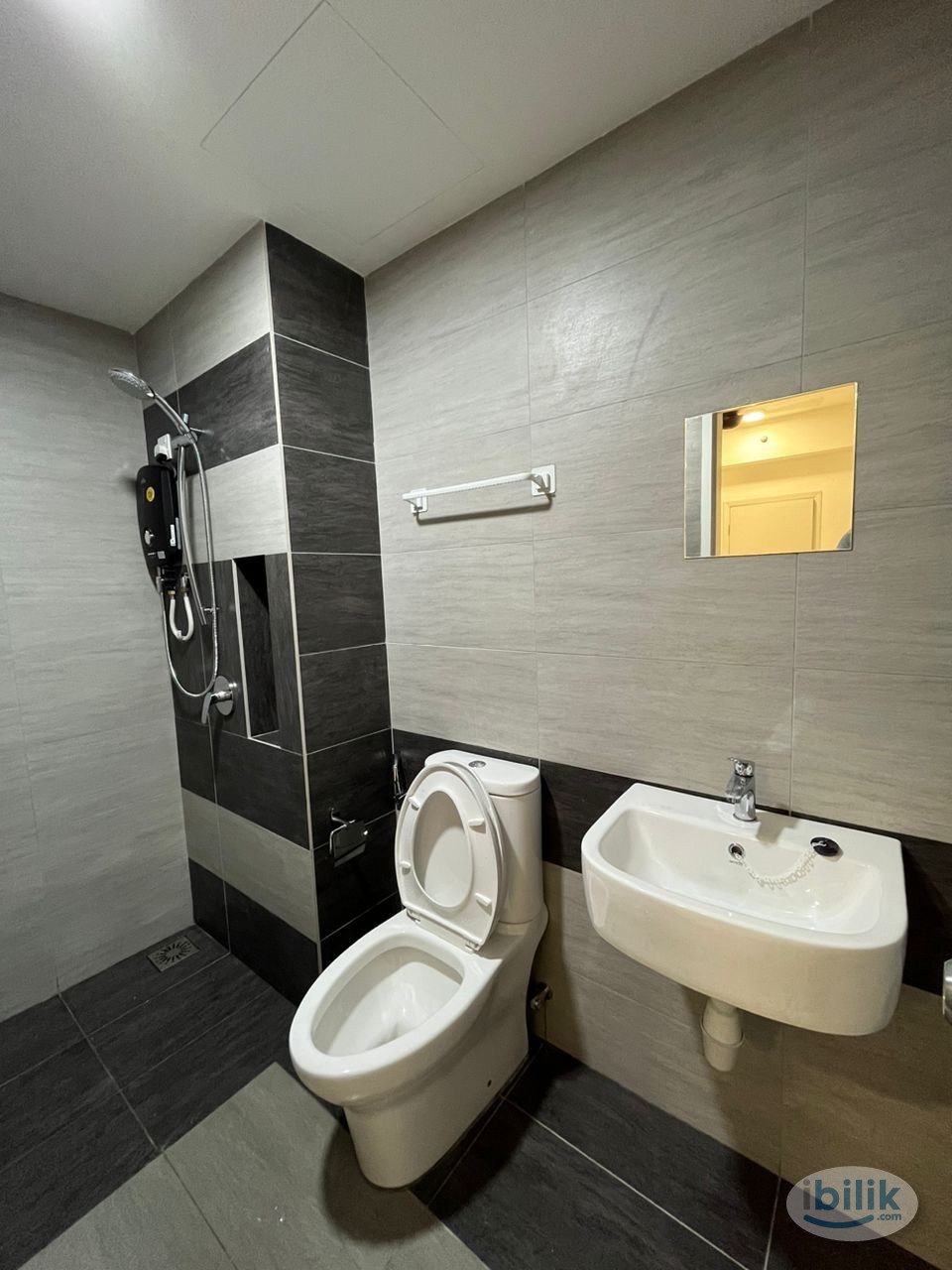 Aster master room for rent - Image 3
