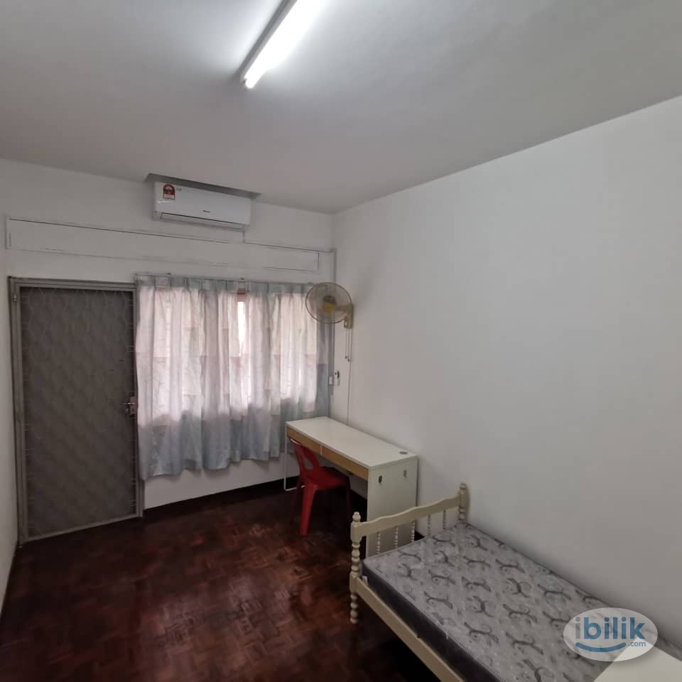 Single Room with Balcony for Chinese - Image 1