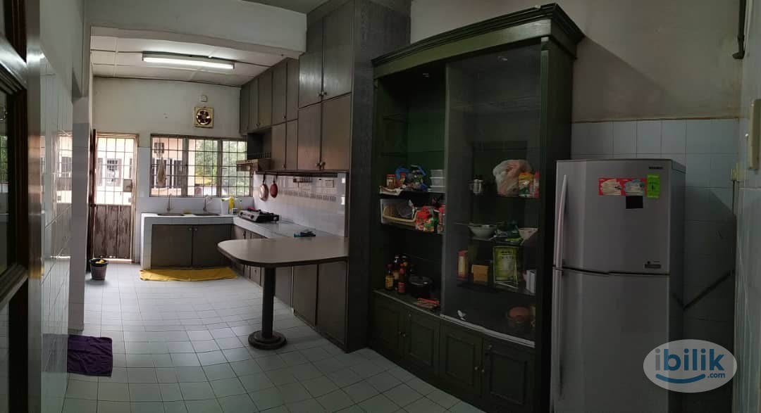 Single Room with Balcony for Chinese - Image 3
