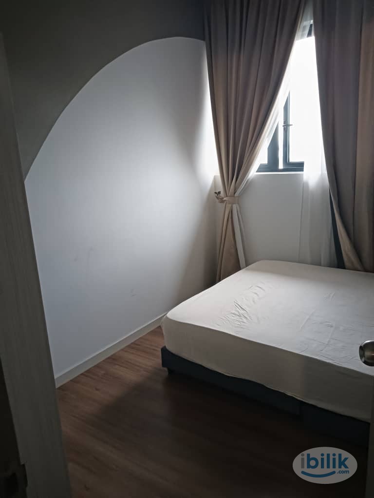 Middle Room Queen Bed Female Unit for Rent at M Vertica Residence, Maluri, Cheras, Kuala Lumpur - Image 1