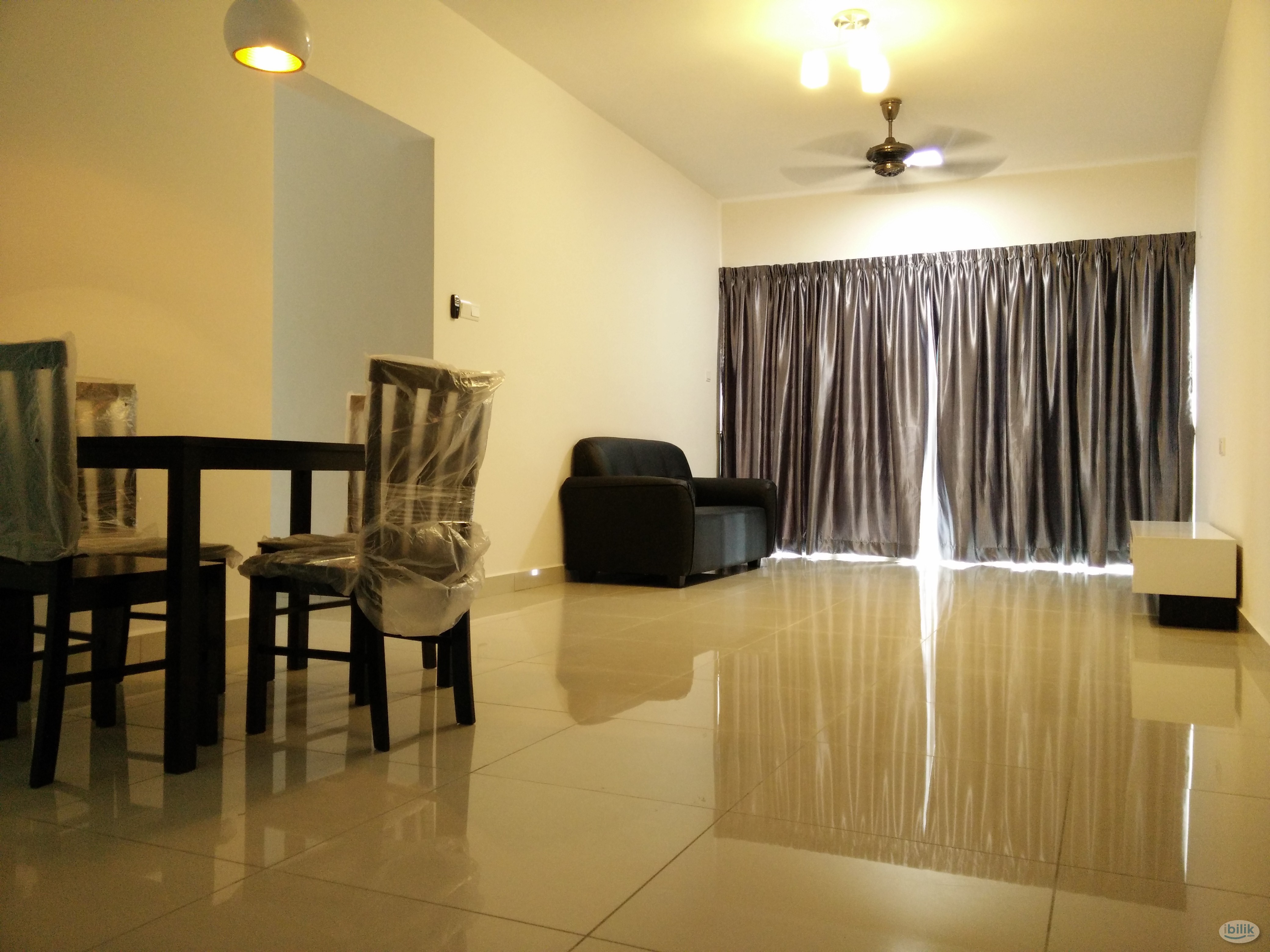 Middle Room at Gardens Ville, Sungai Ara - Image 2