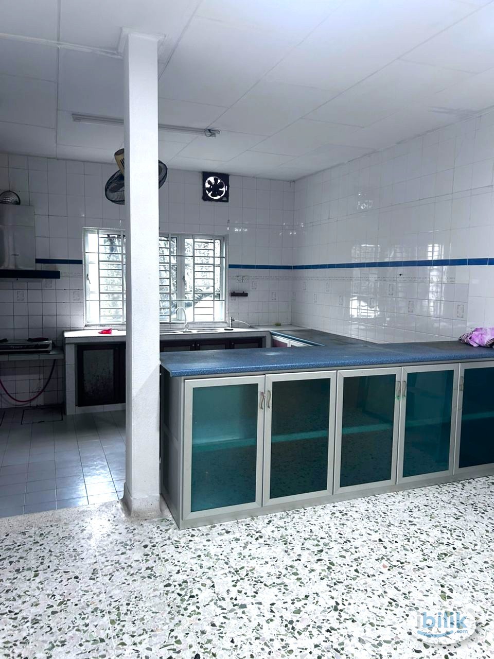 MIDDLE ROOM BATU PAHAT (FEMALE ONLY ) - Image 1