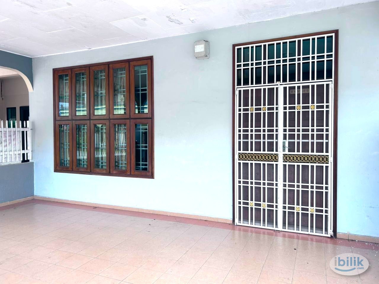 MIDDLE ROOM BATU PAHAT (FEMALE ONLY ) - Image 3