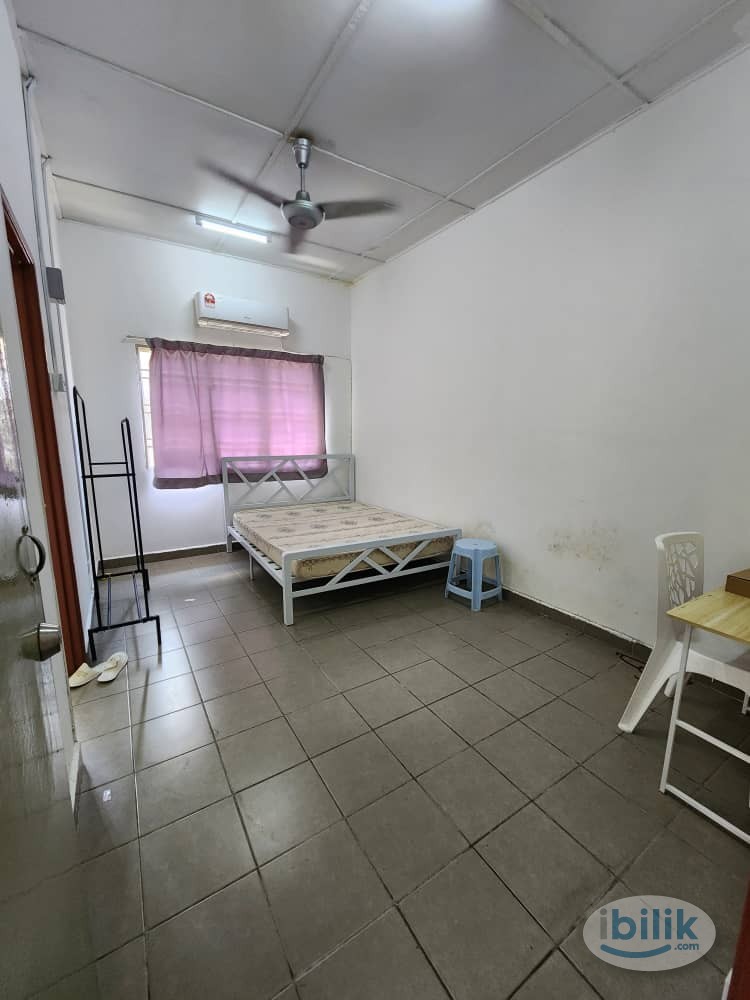 Beside KESAS Highway 🛣️Master Room Private Bathroom @ Shah Alam 🚆Nearby Kota Kemuning, Gamuda Walk Mall - Image 2