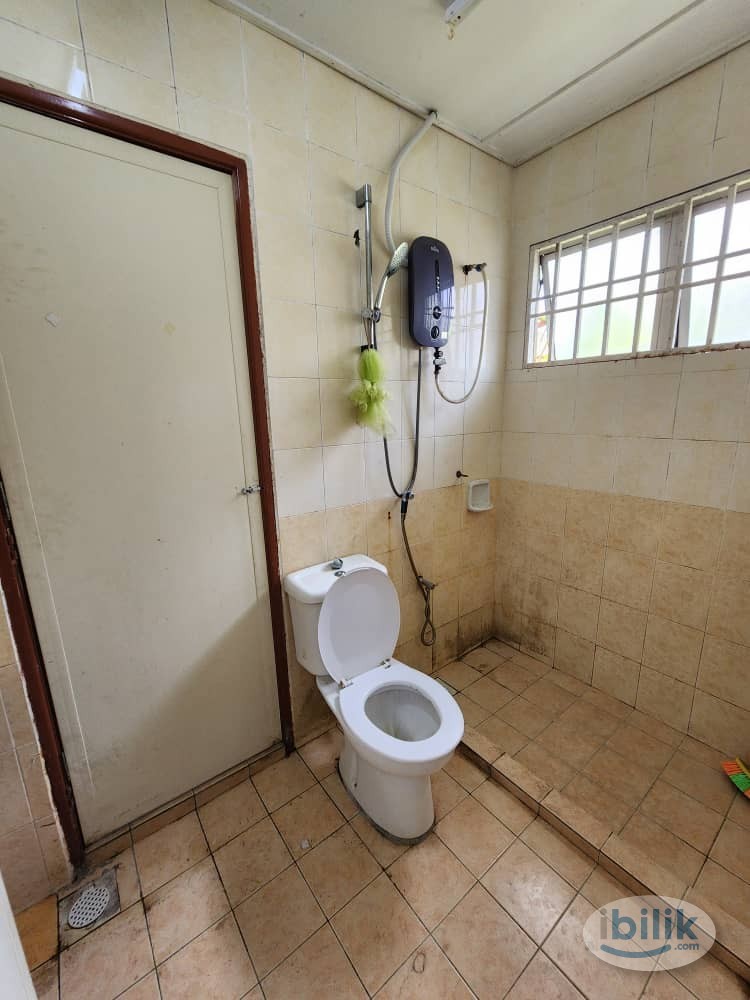 Beside KESAS Highway 🛣️Master Room Private Bathroom @ Shah Alam 🚆Nearby Kota Kemuning, Gamuda Walk Mall - Image 4