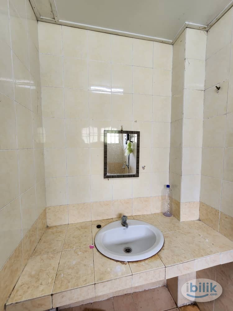 Beside KESAS Highway 🛣️Master Room Private Bathroom @ Shah Alam 🚆Nearby Kota Kemuning, Gamuda Walk Mall - Image 5