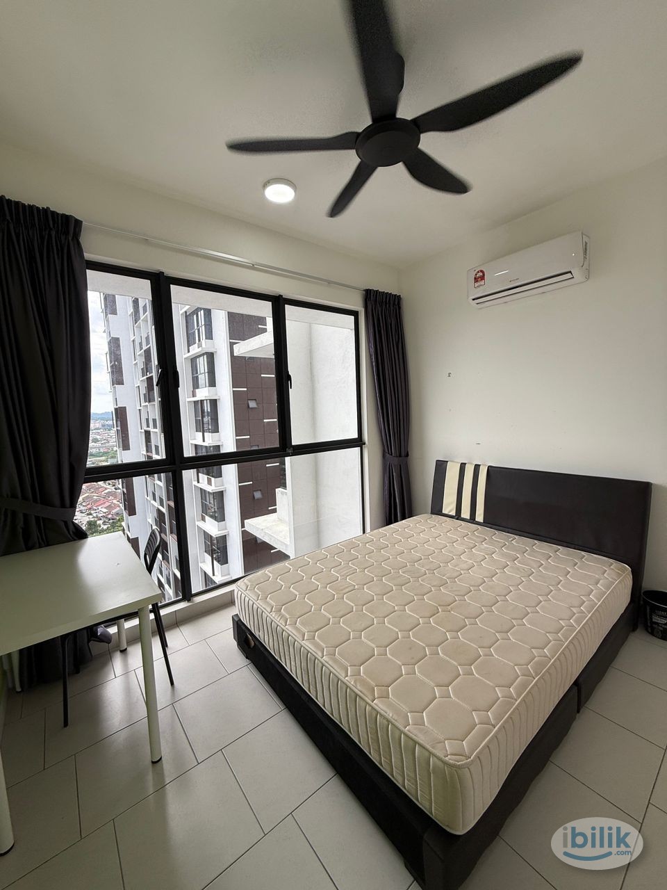 Middle Room FEMALE UNIT at Astetica Residences, Seri Kembangan - Image 1