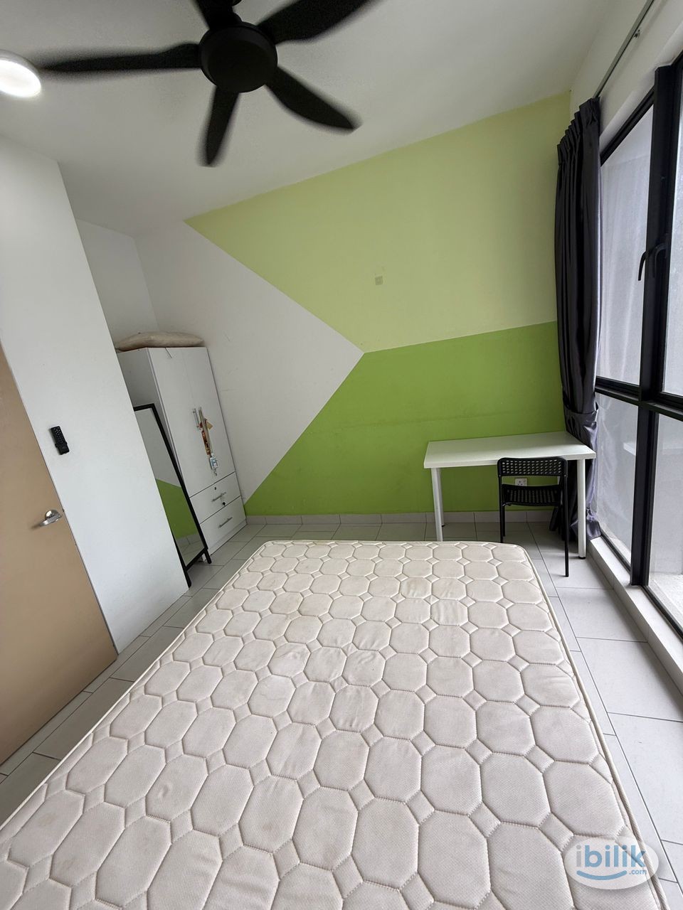 Middle Room FEMALE UNIT at Astetica Residences, Seri Kembangan - Image 3