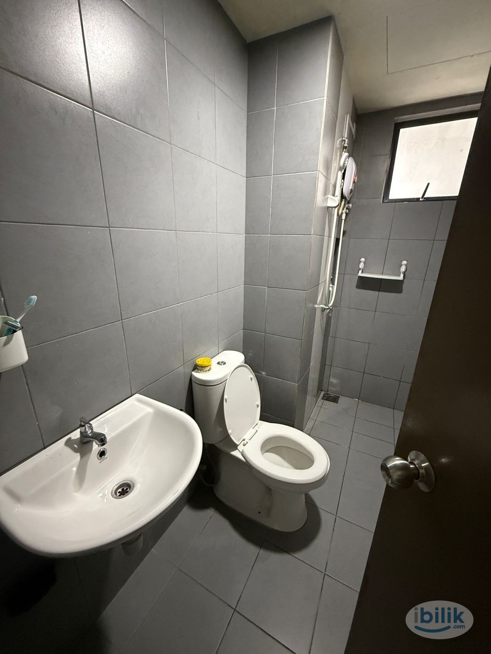 Middle Room FEMALE UNIT at Astetica Residences, Seri Kembangan - Image 5