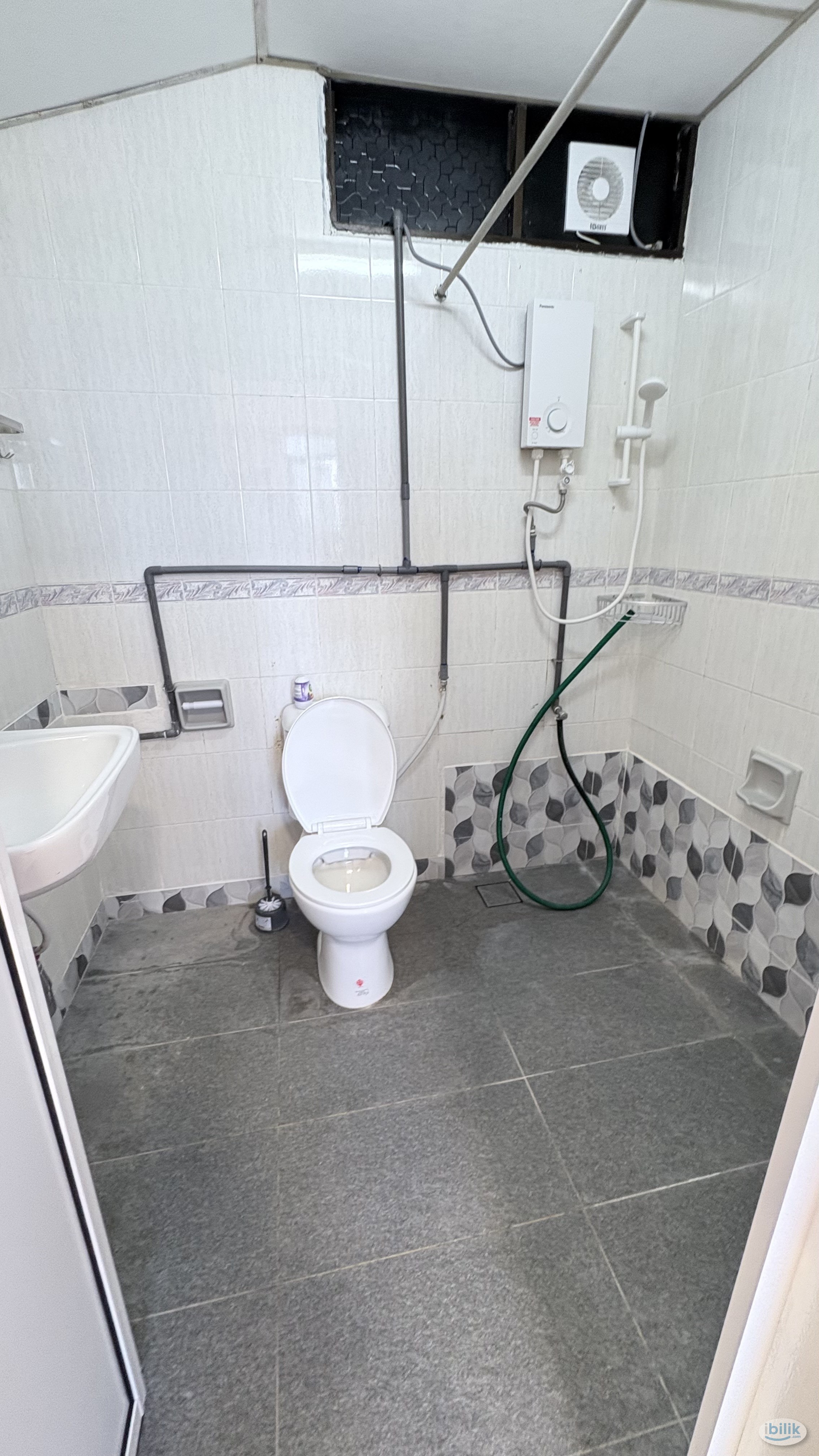 Tanjung Bungah Tiara View - Master room to rent (female only) - Image 4